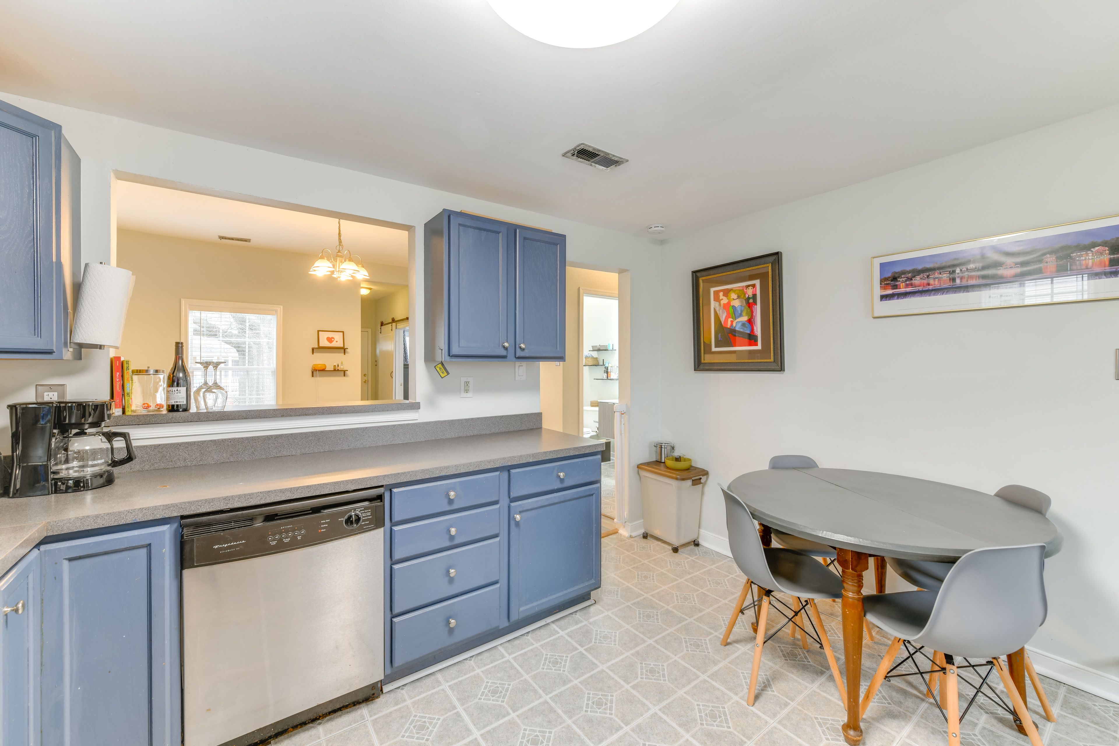 Dining Area | Dishware & Flatware | Central A/C & Heat