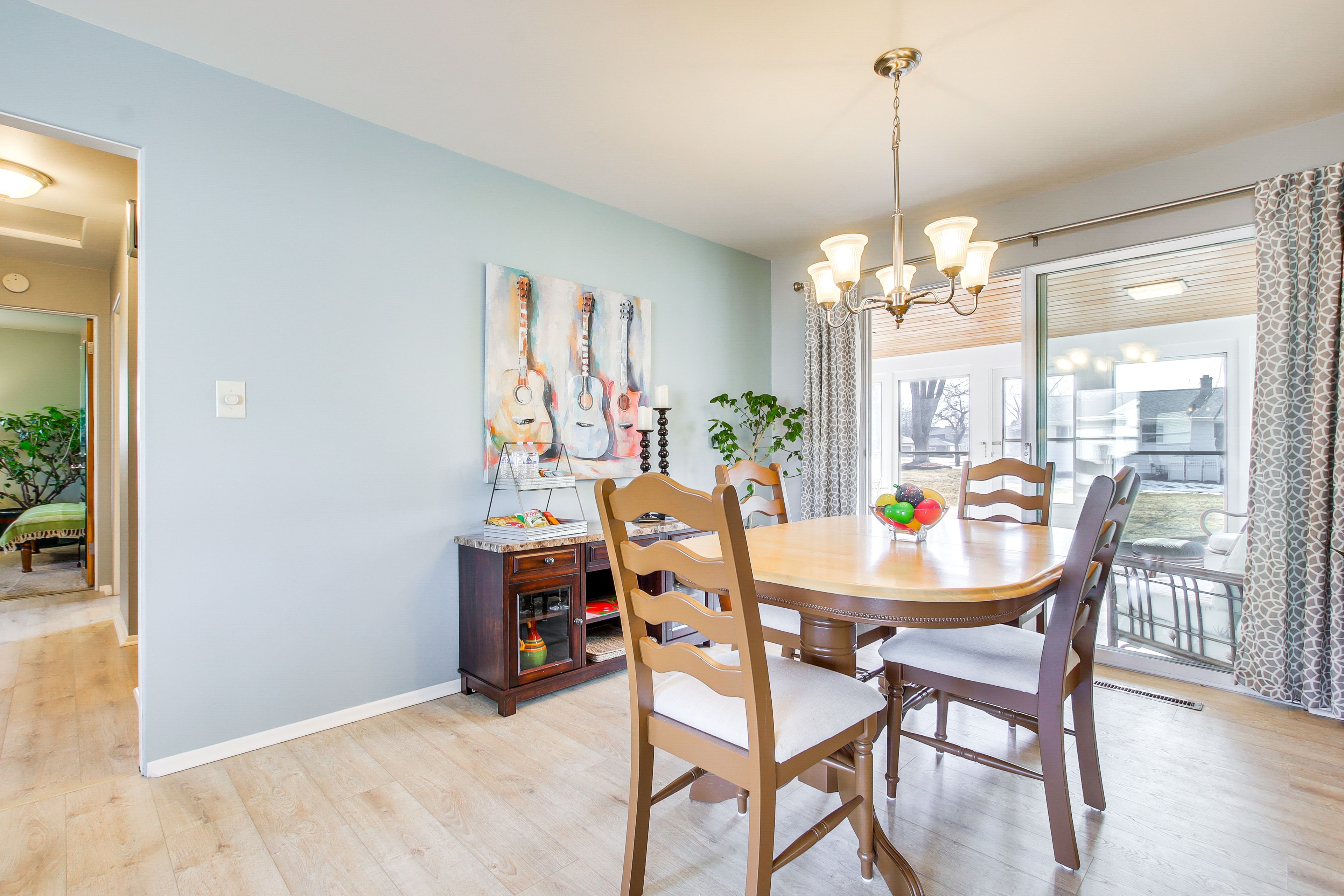 Dining Area | Dishware/Flatware | Main Floor