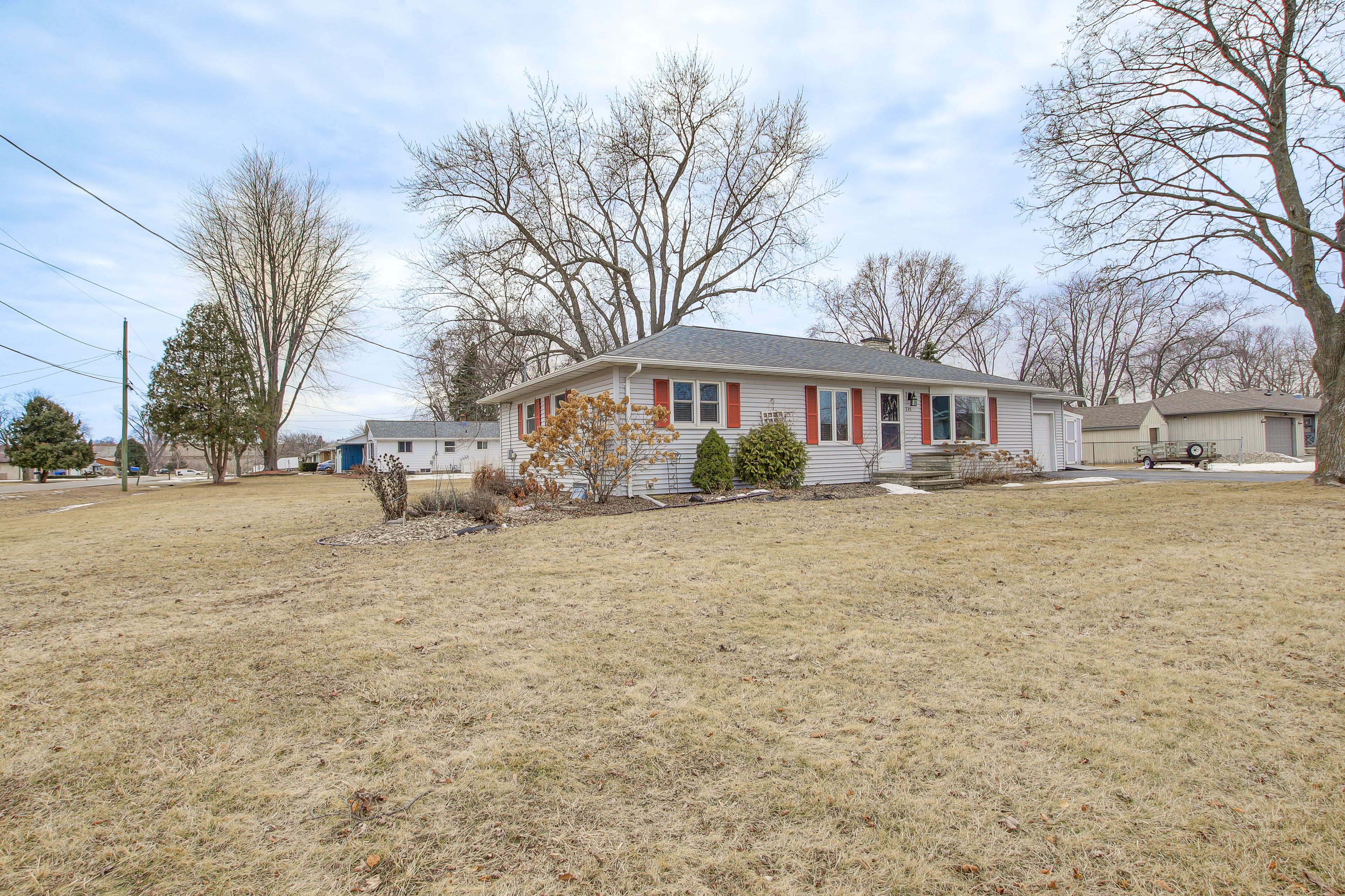 Parking | Driveway (4 Vehicles) | RV/Trailer Parking Available (1 Max)