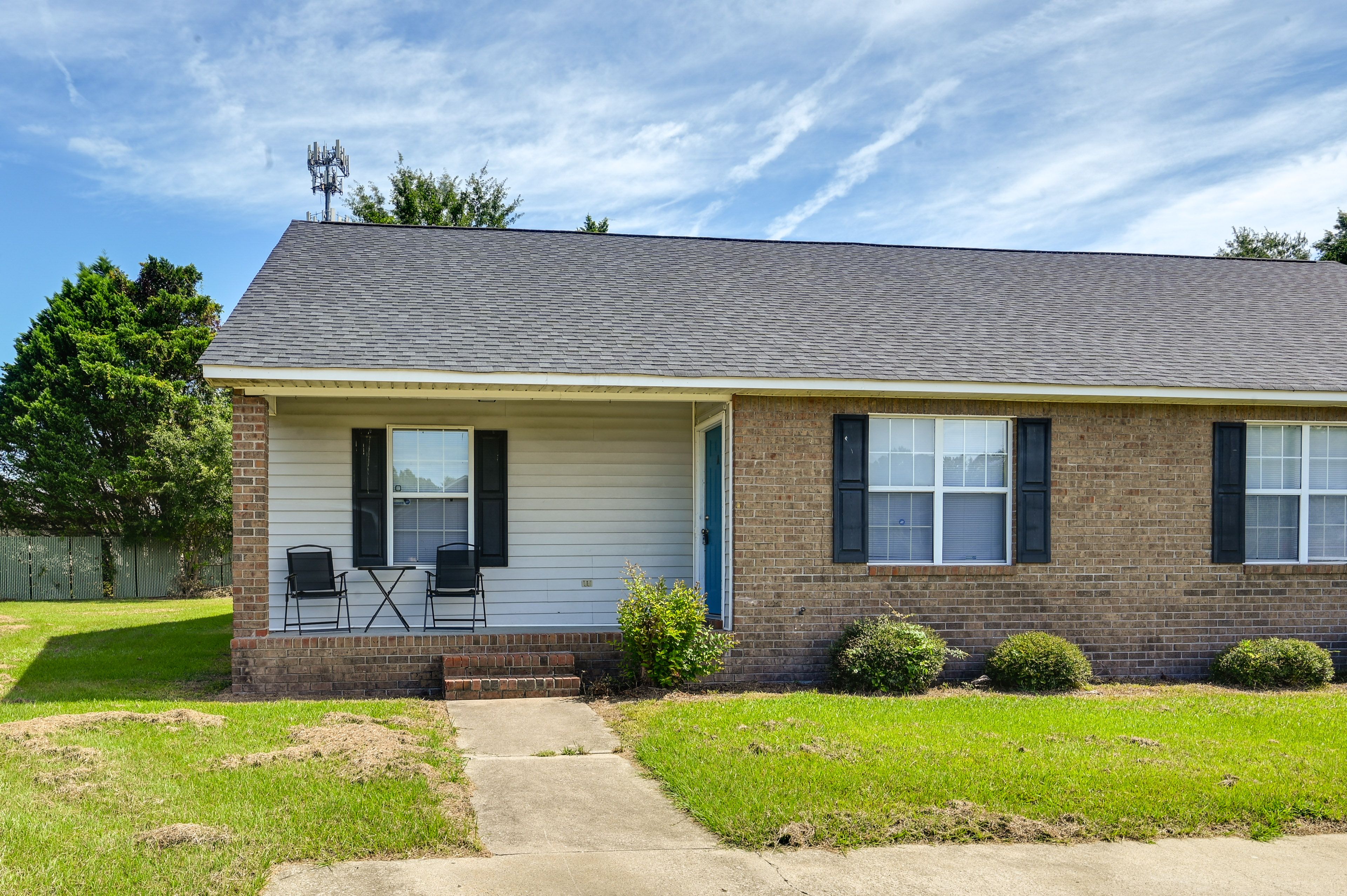 Exterior | Driveway (2 Vehicles)