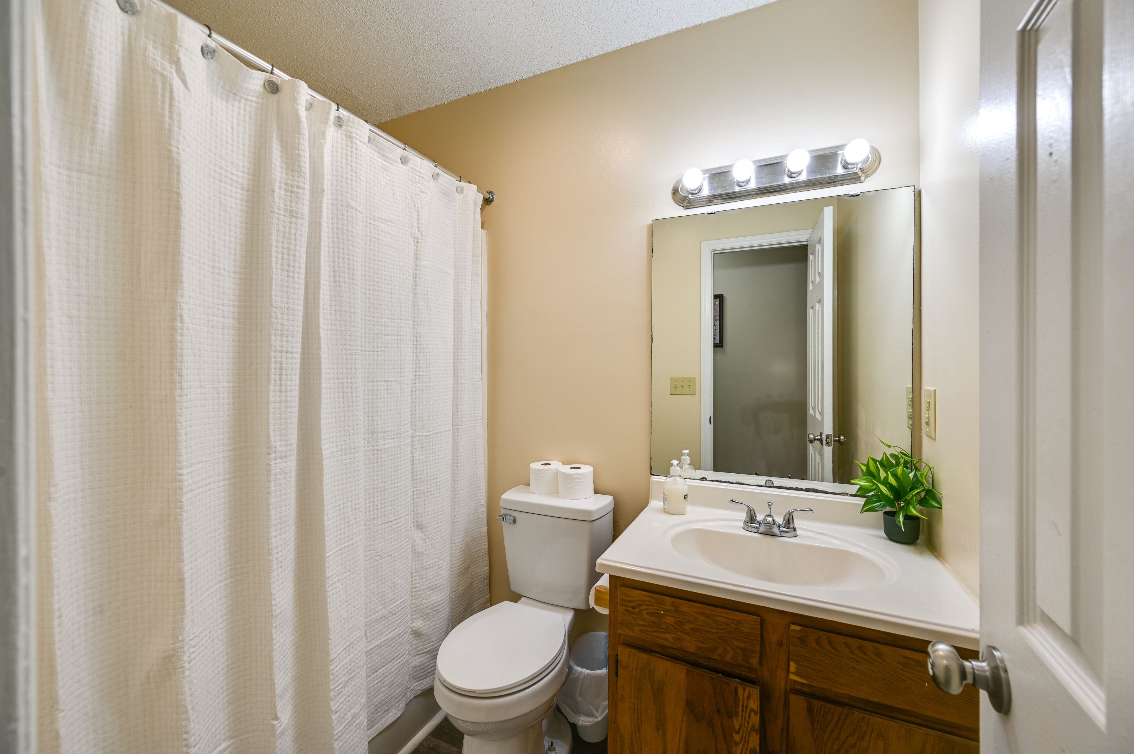 Bathroom | Towels Provided