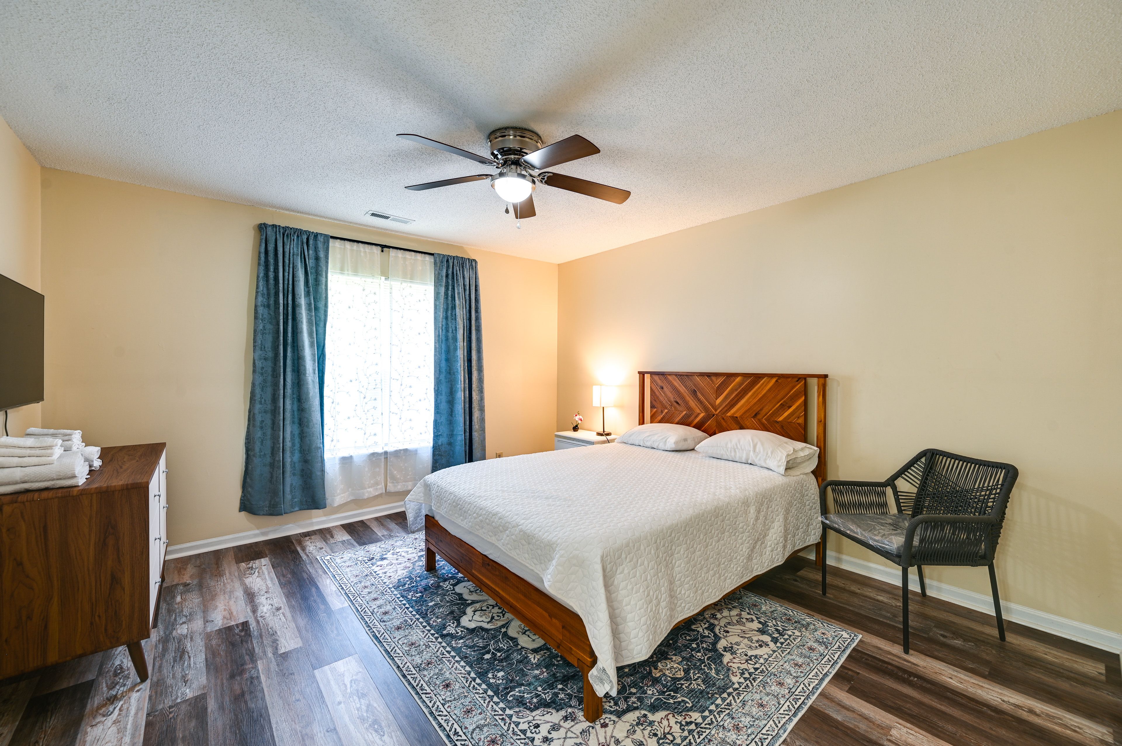 Bedroom 2 | Queen Bed