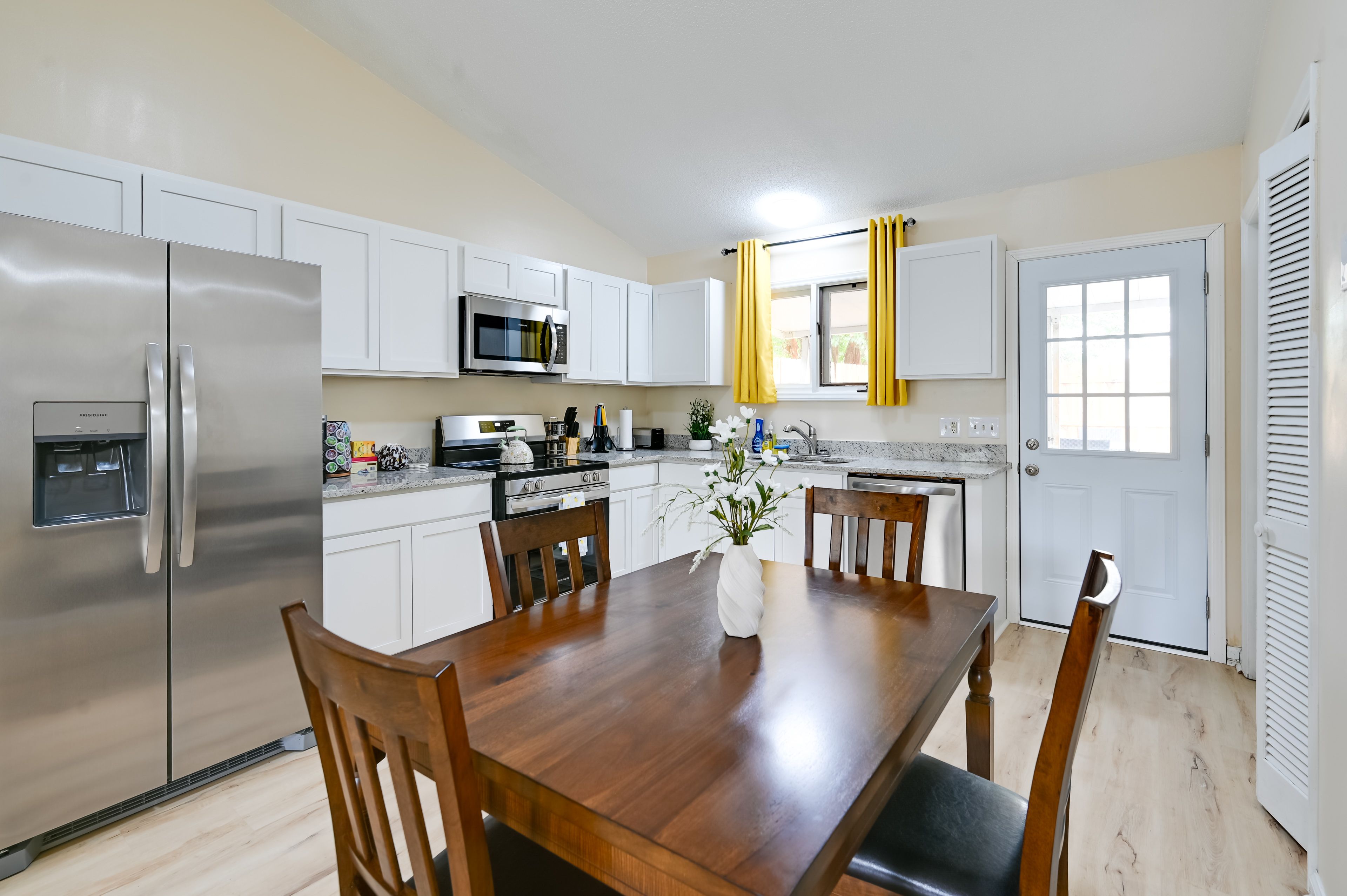 Dining Area | Dishware/Flatware Provided | Central Heating & A/C