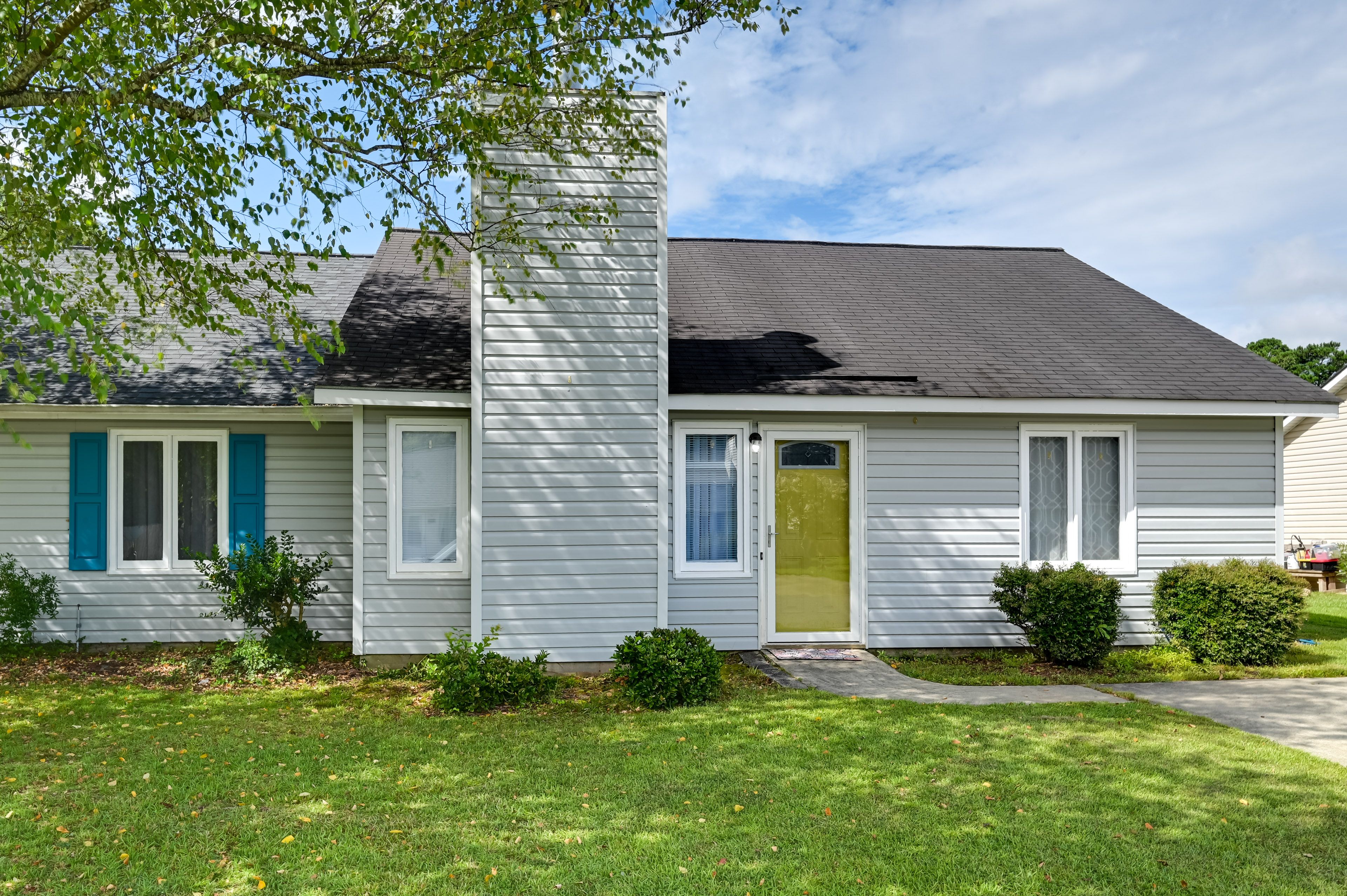 Exterior | Driveway (2 Vehicles)