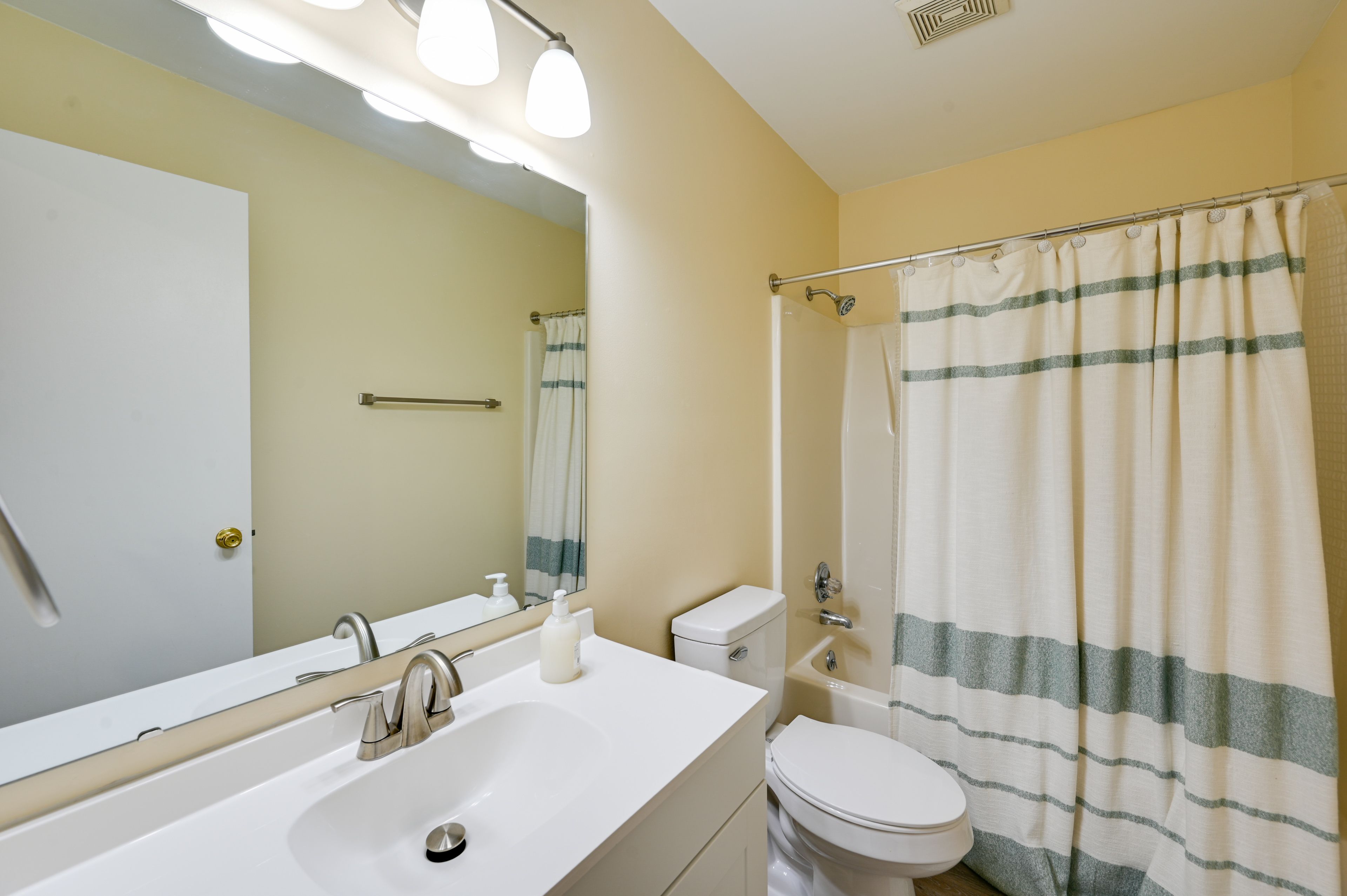 Bathroom | Towels Provided