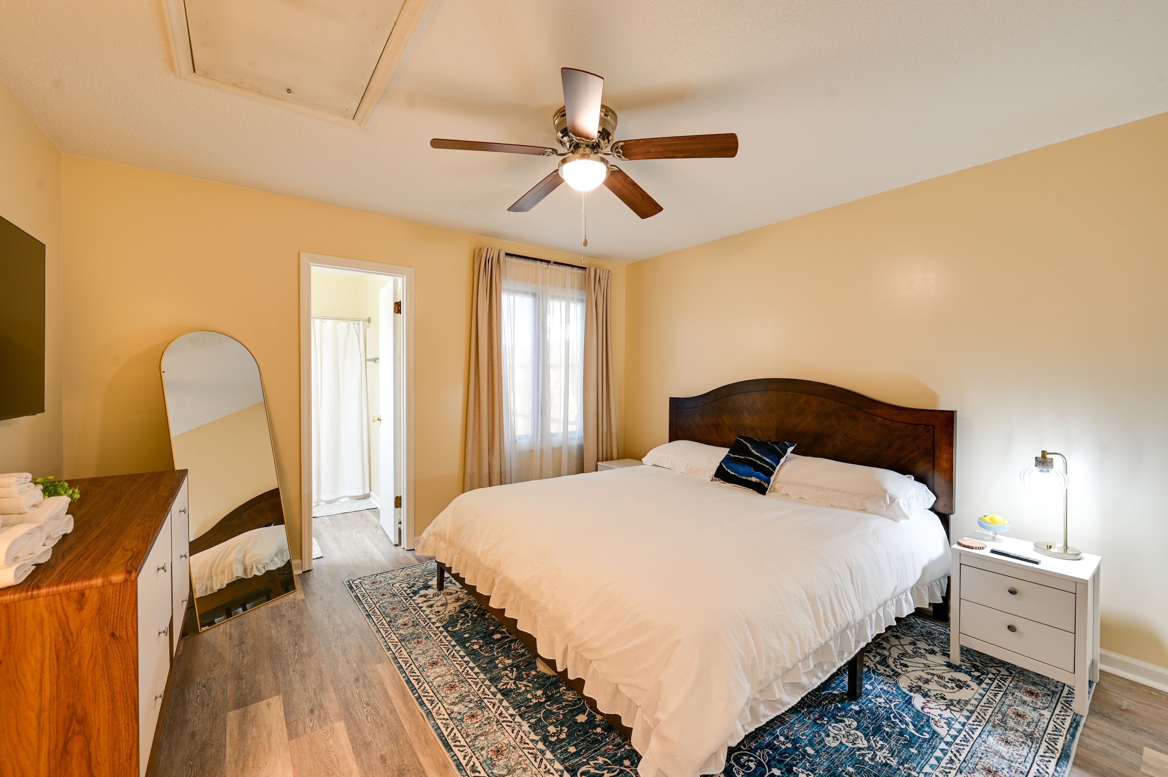 Bedroom 2 | King Bed