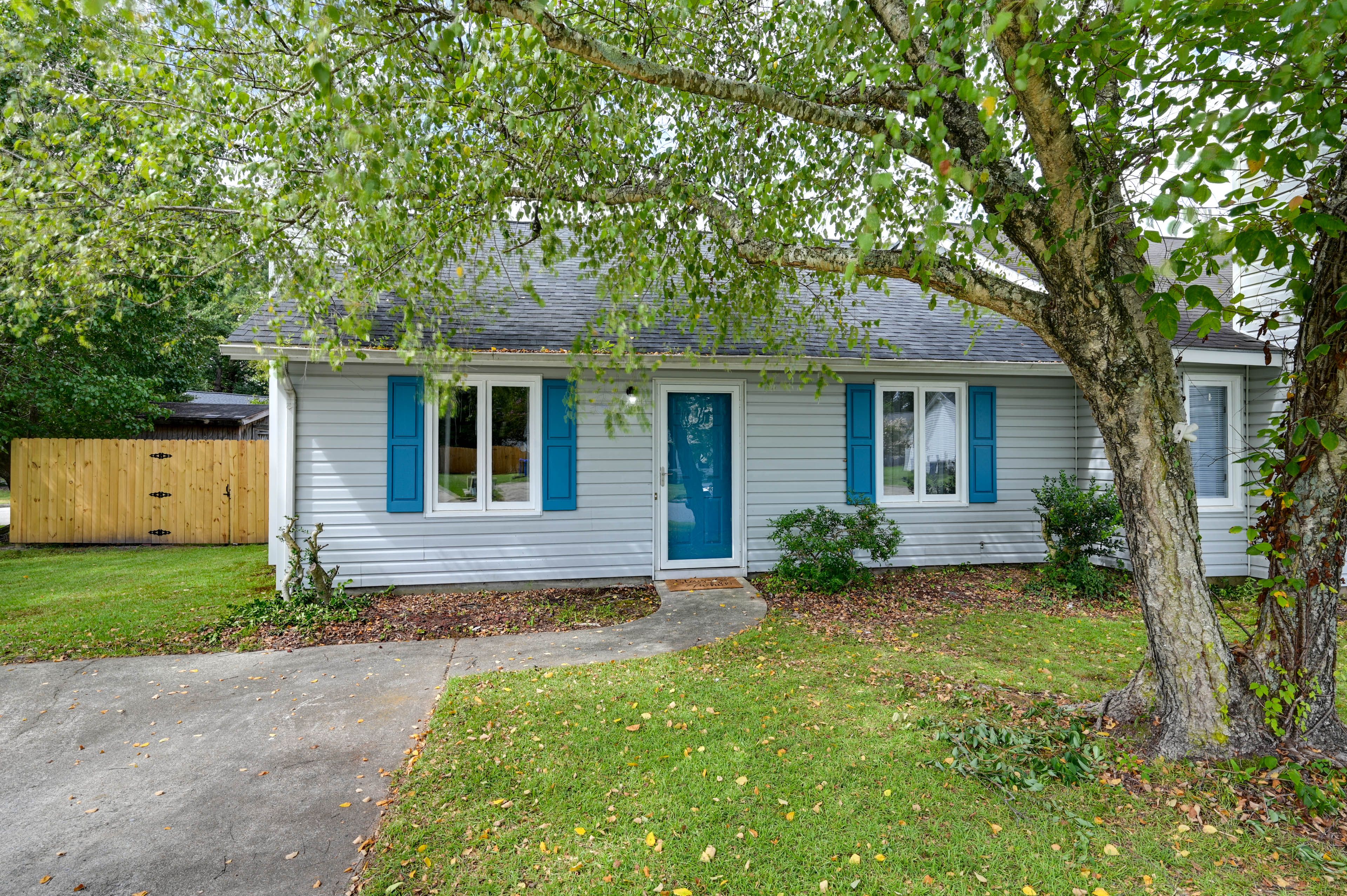 Exterior | Driveway (2 Vehicles)