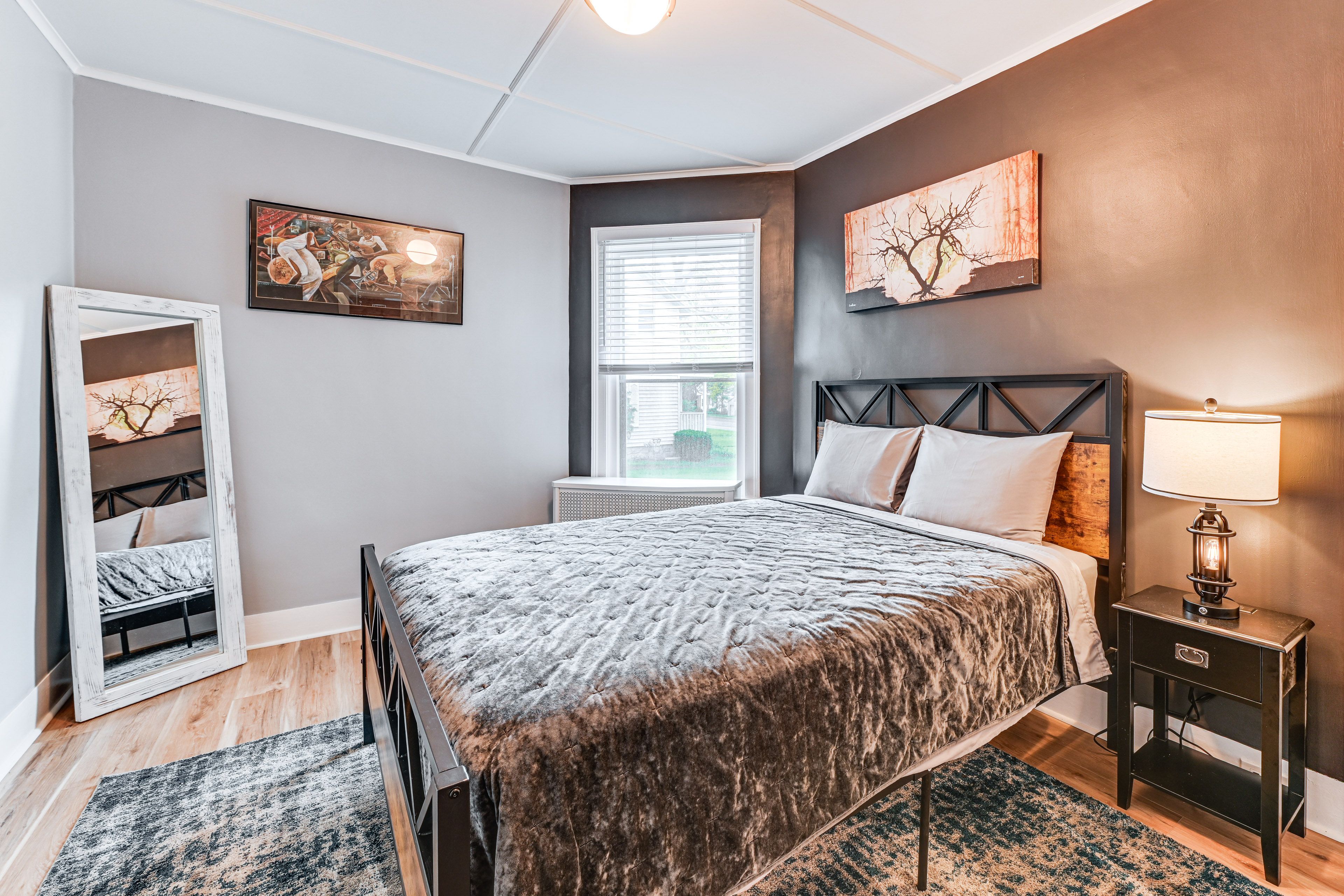 Bedroom 1 | Queen Bed | 1st Floor