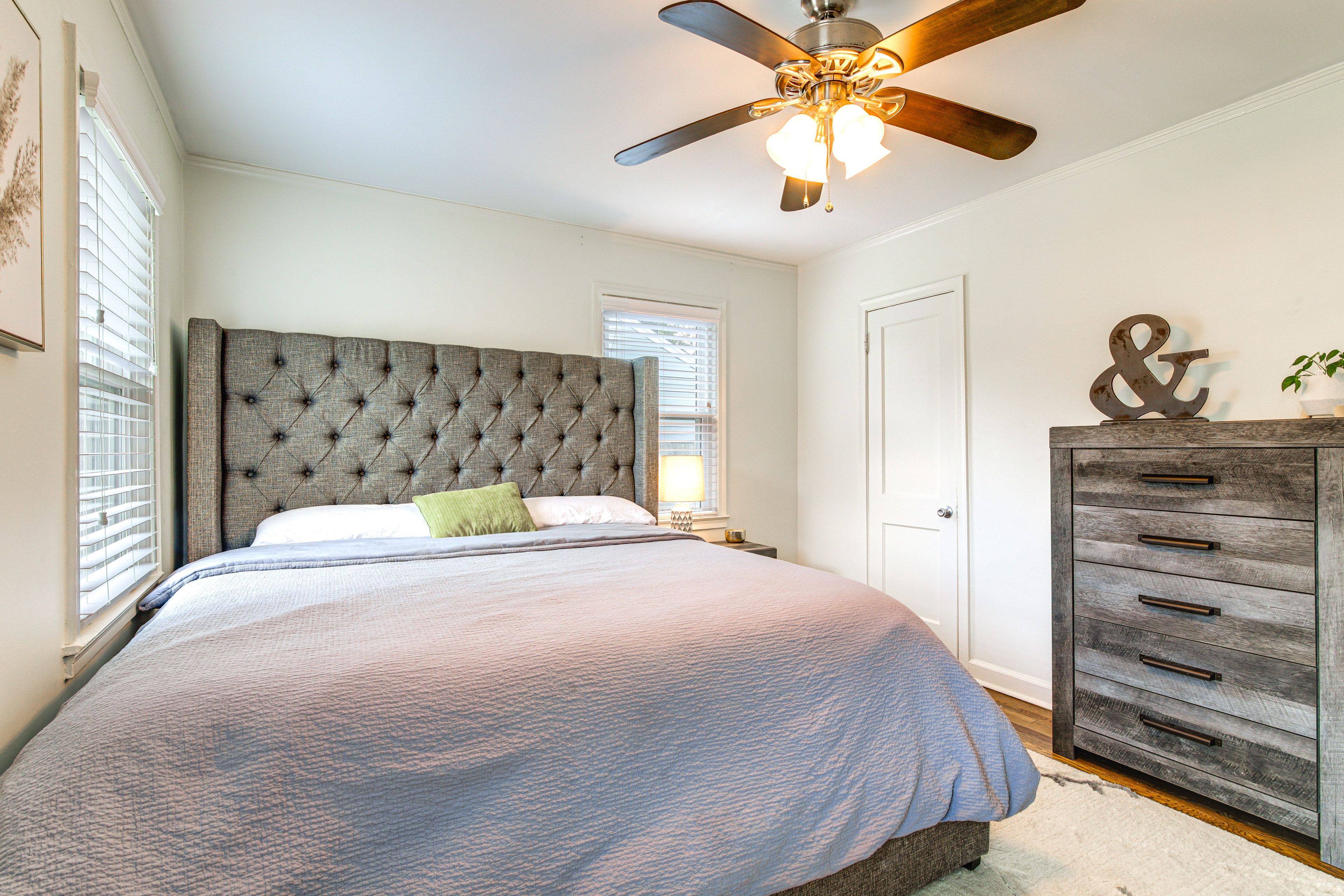 Bedroom 1 | King Bed