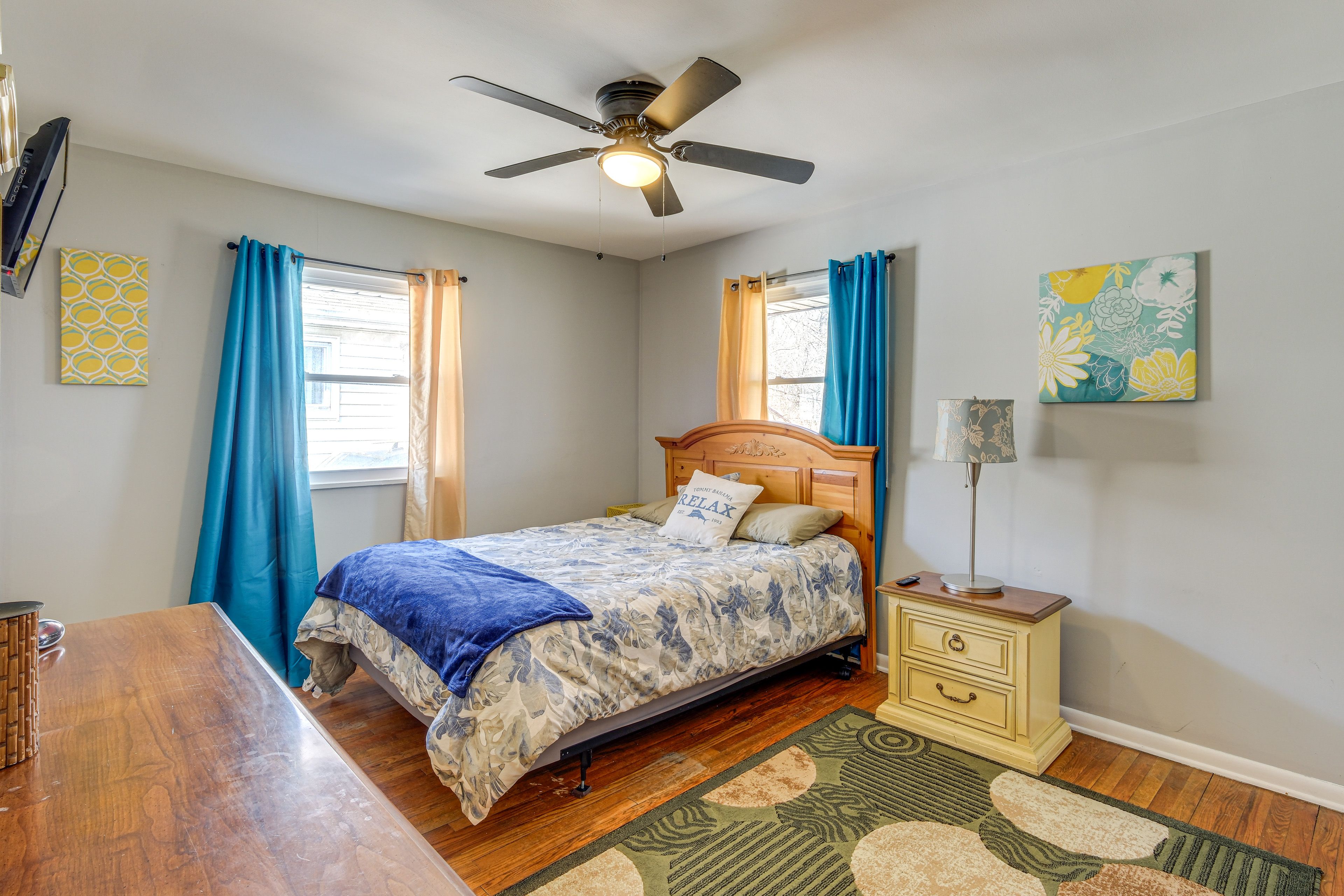 Bedroom 1 | Main Level | Queen Bed | Linens Provided | Flat-Screen TV