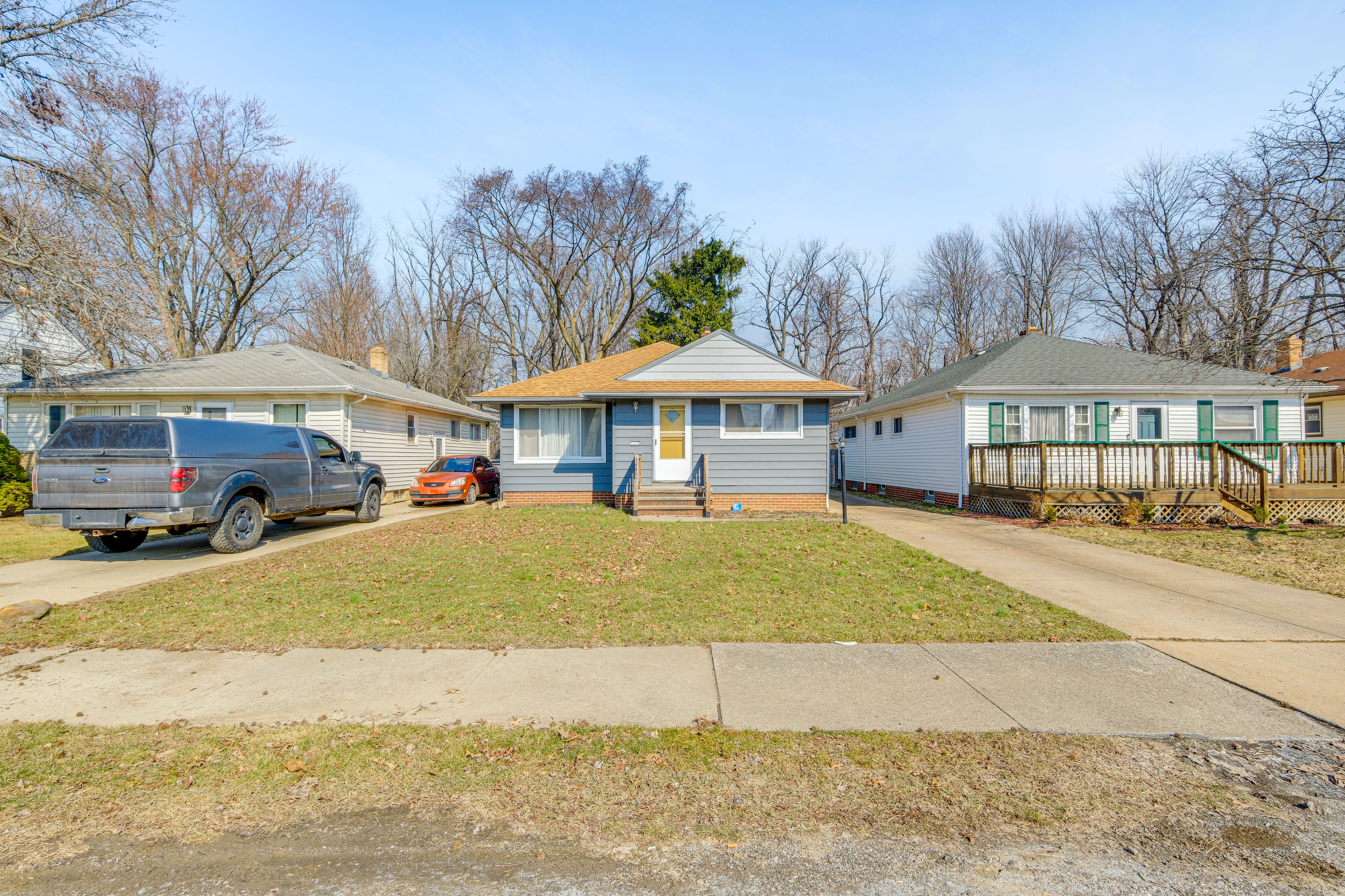Parking | Driveway (3 Vehicles)