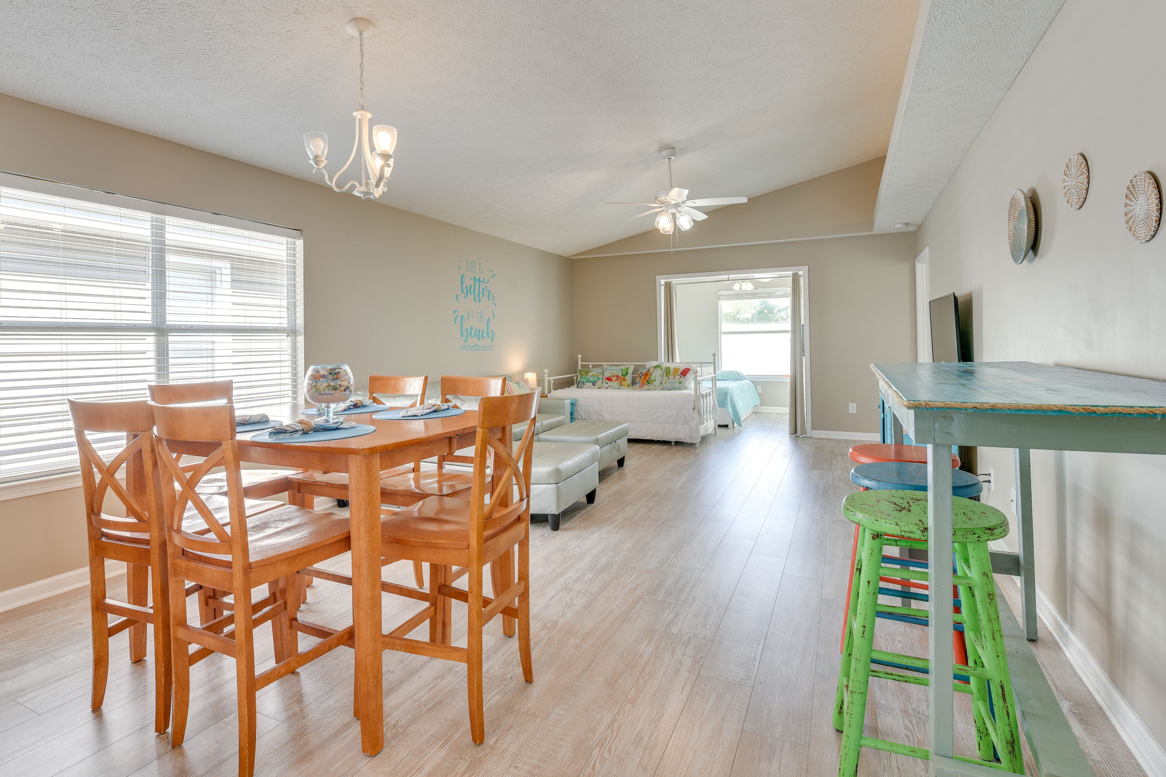 Dining Area | Dishware/Flatware