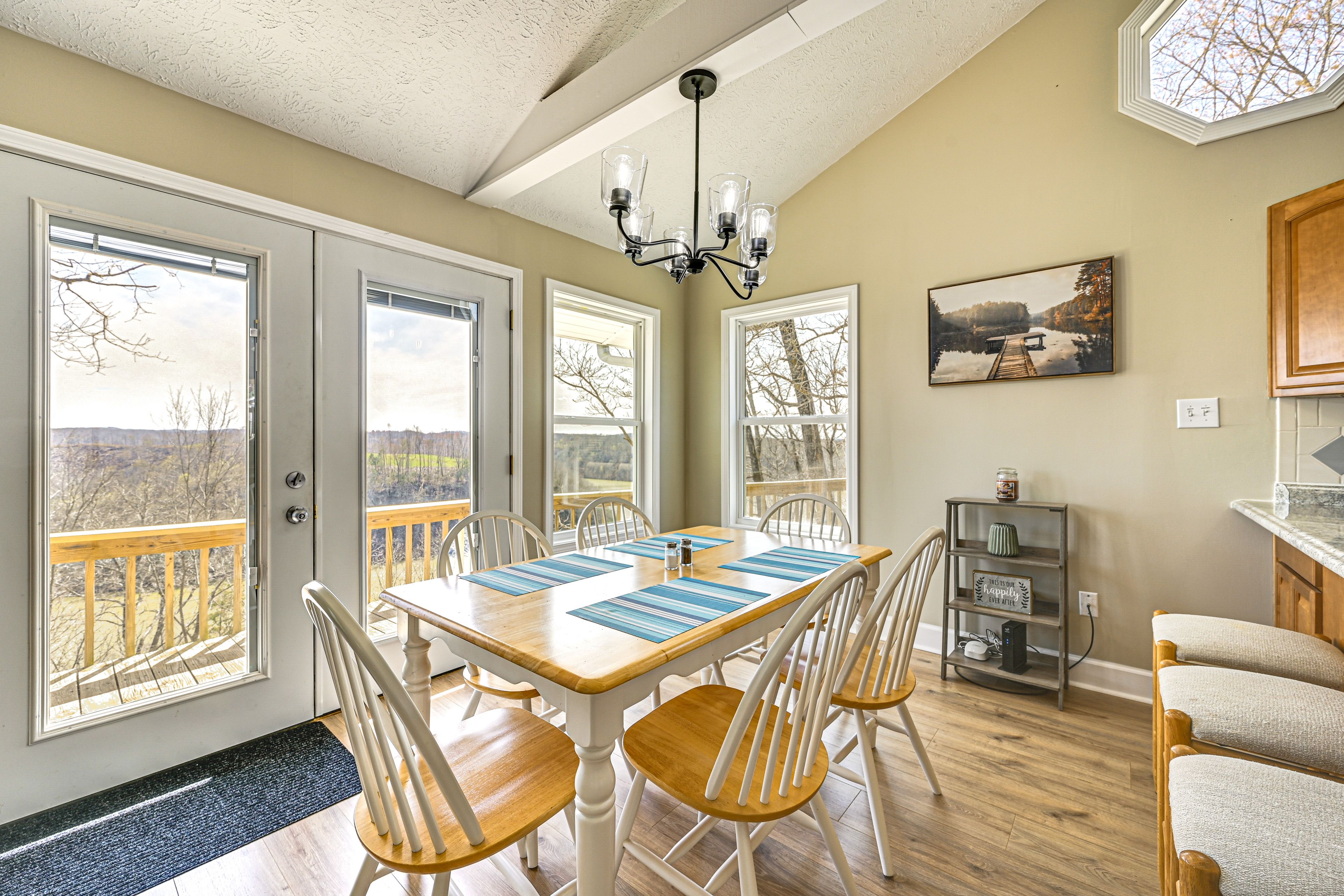 Dining Area | Main Level