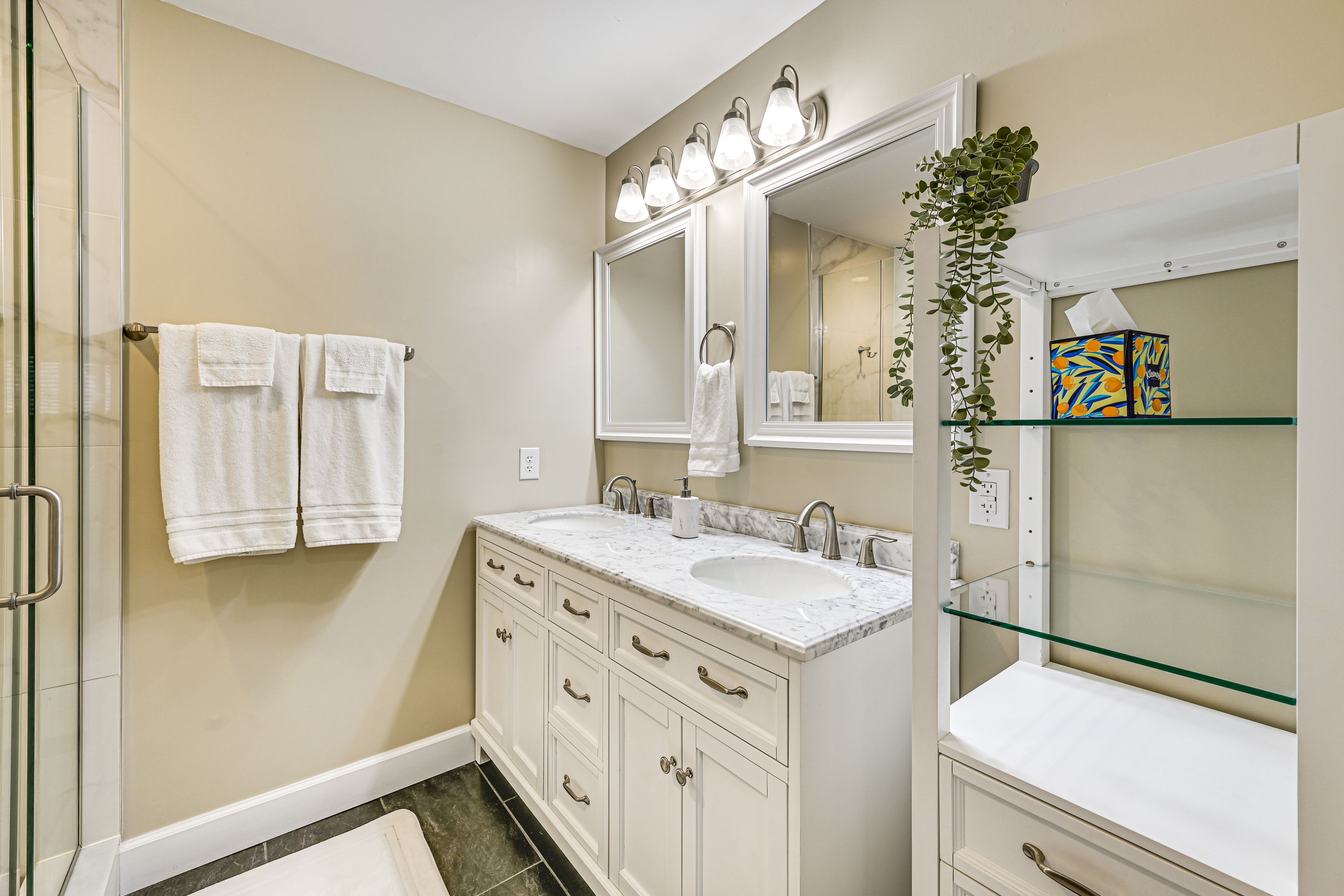 Full Bathroom | Main Level