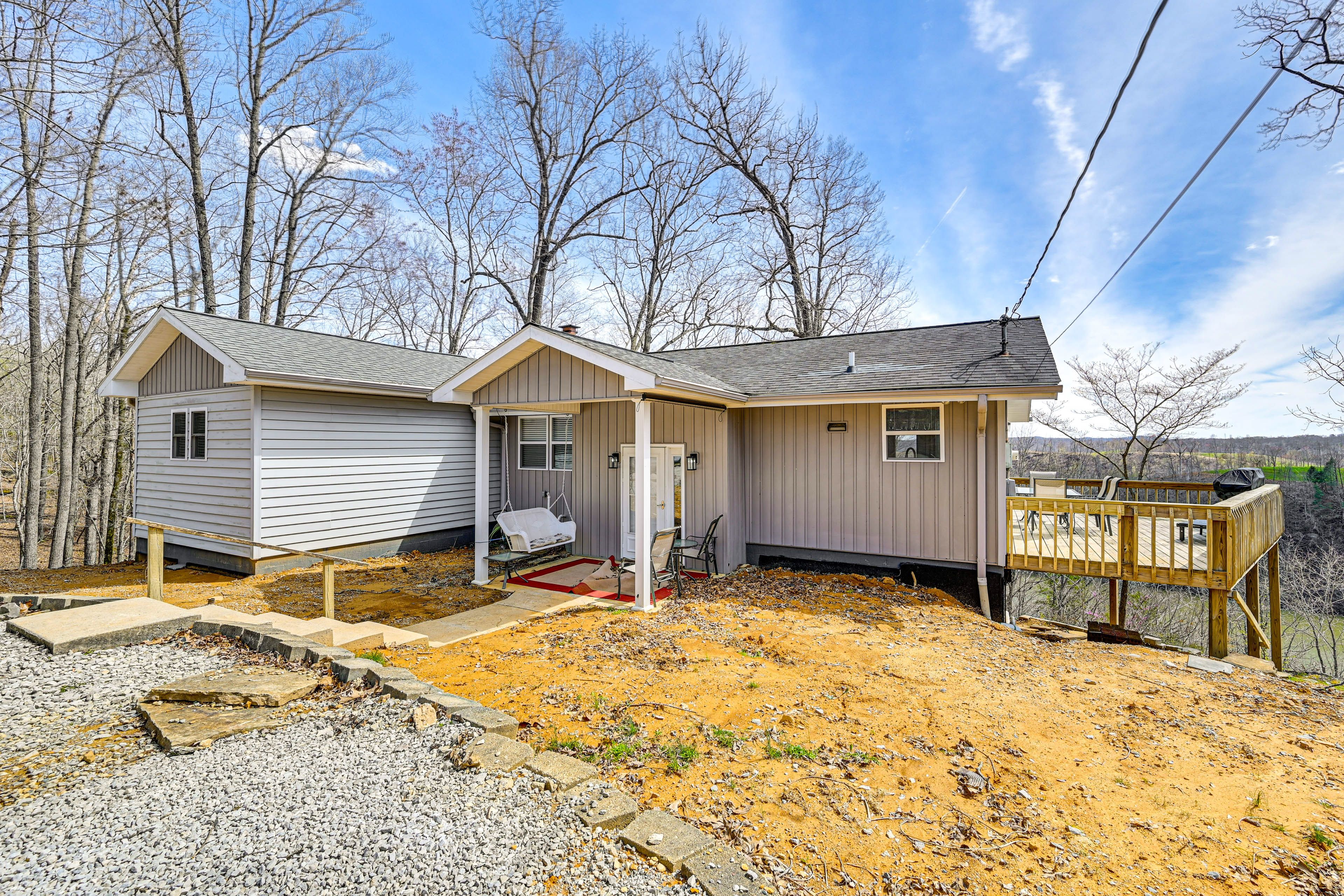 Property Exterior | Driveway (2 Vehicles)