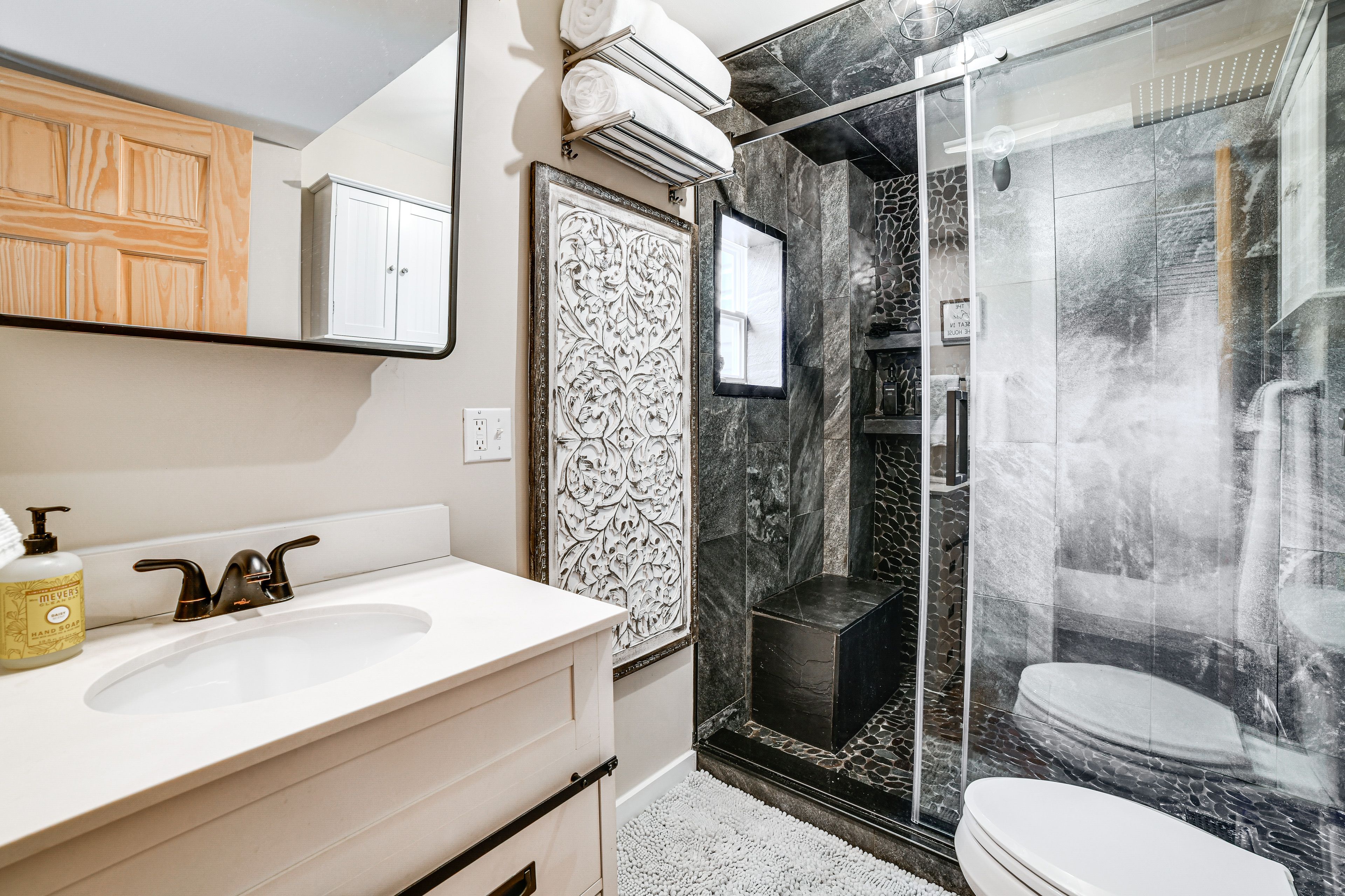 Full Bathroom | 1st Floor | Towels Provided | Hair Dryer