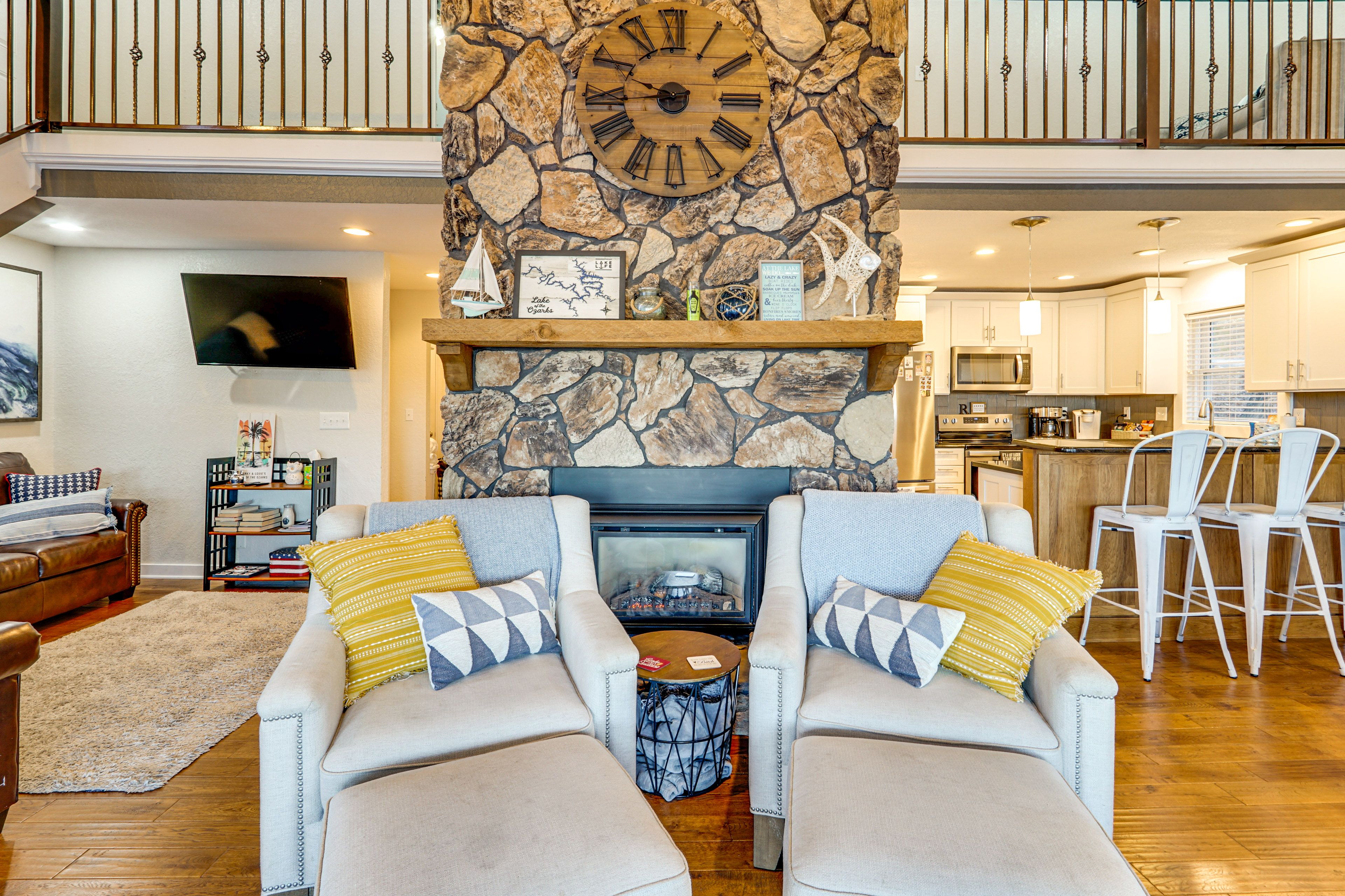 Sitting Area | Gas Fireplace | 1st Floor