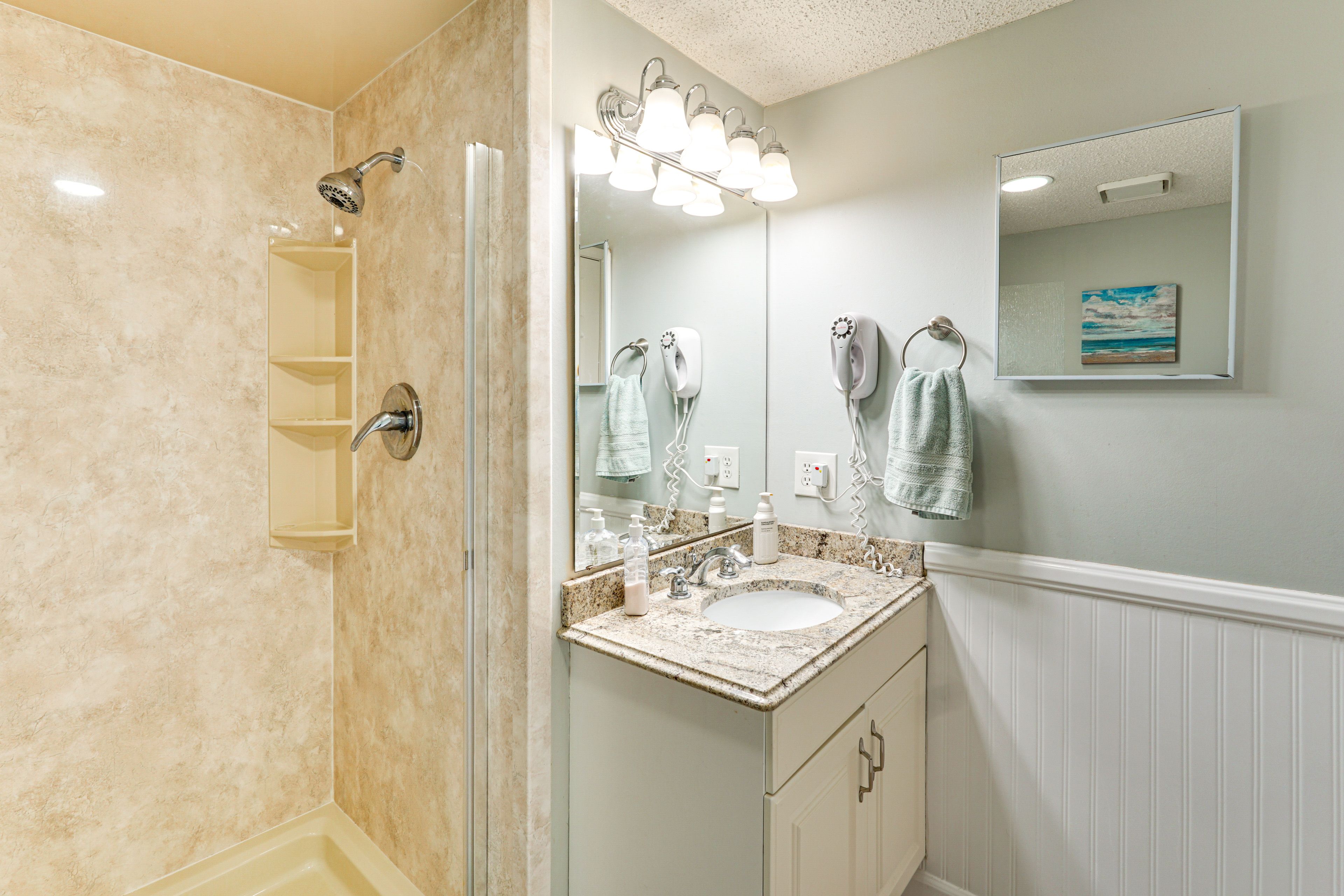 En-Suite Bathroom | 1st Floor