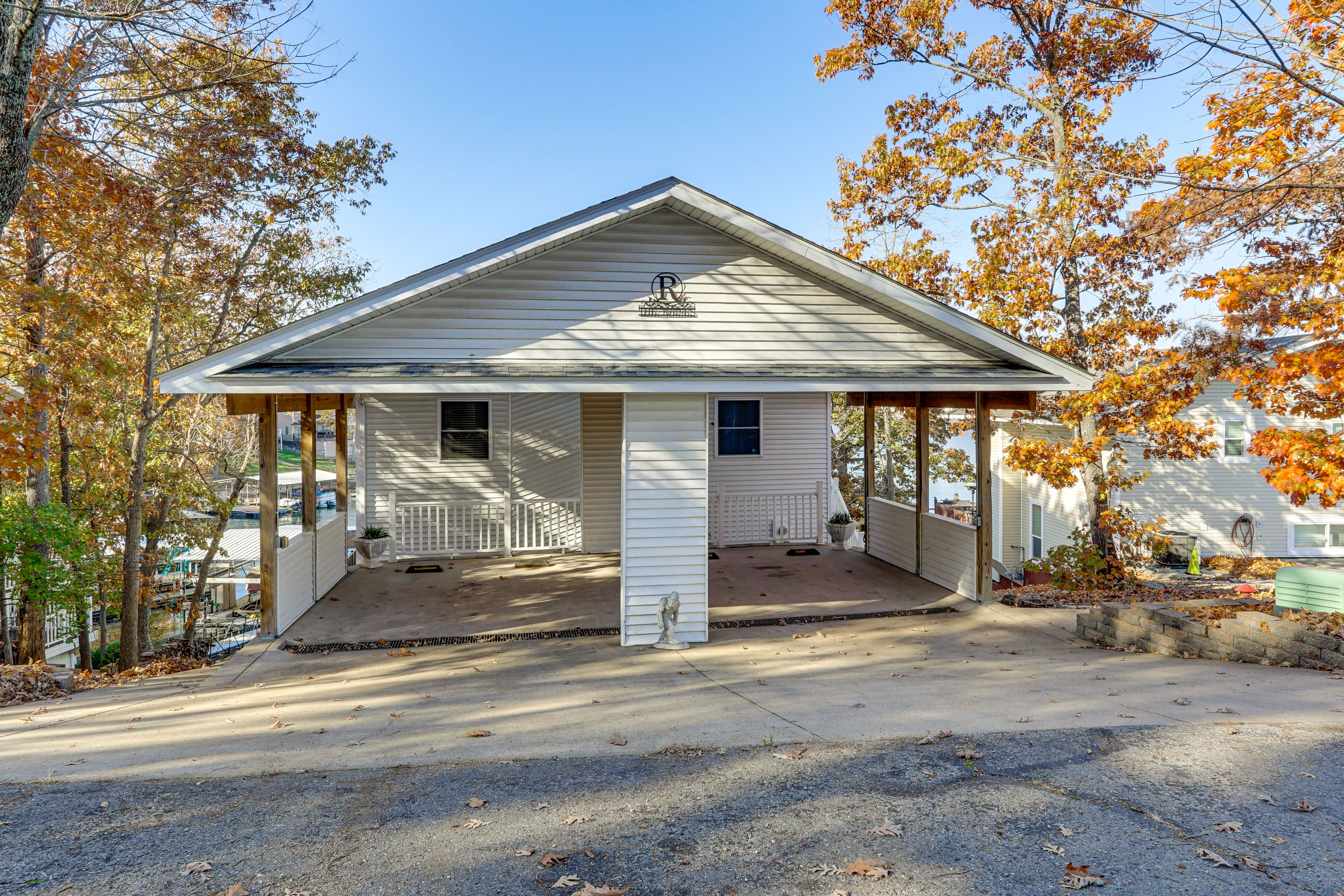 Parking | Driveway (3 Vehicles) | Carport (2 Vehicles)