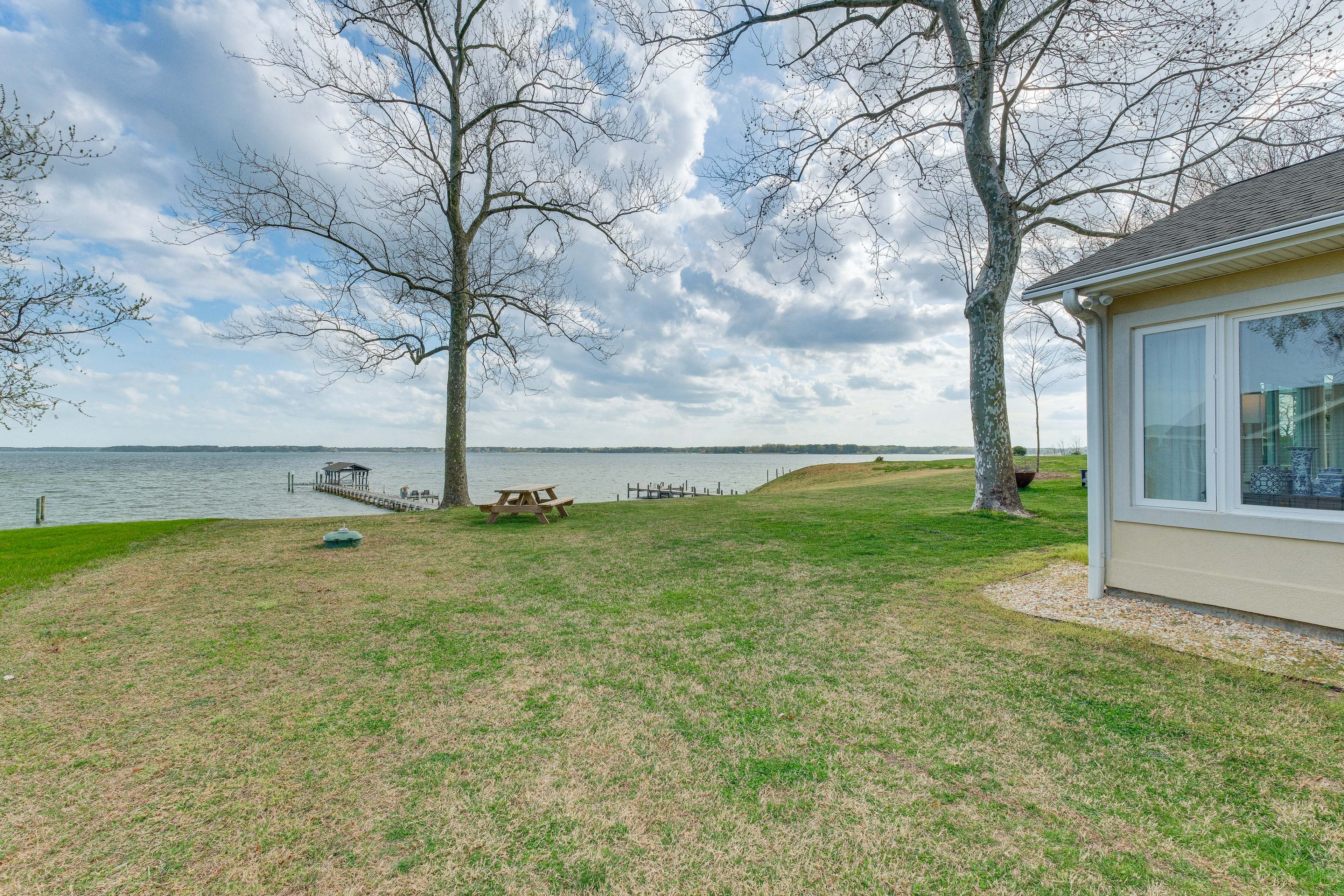 Yard | Fire Pit | Private Hot Tub | Picnic Table