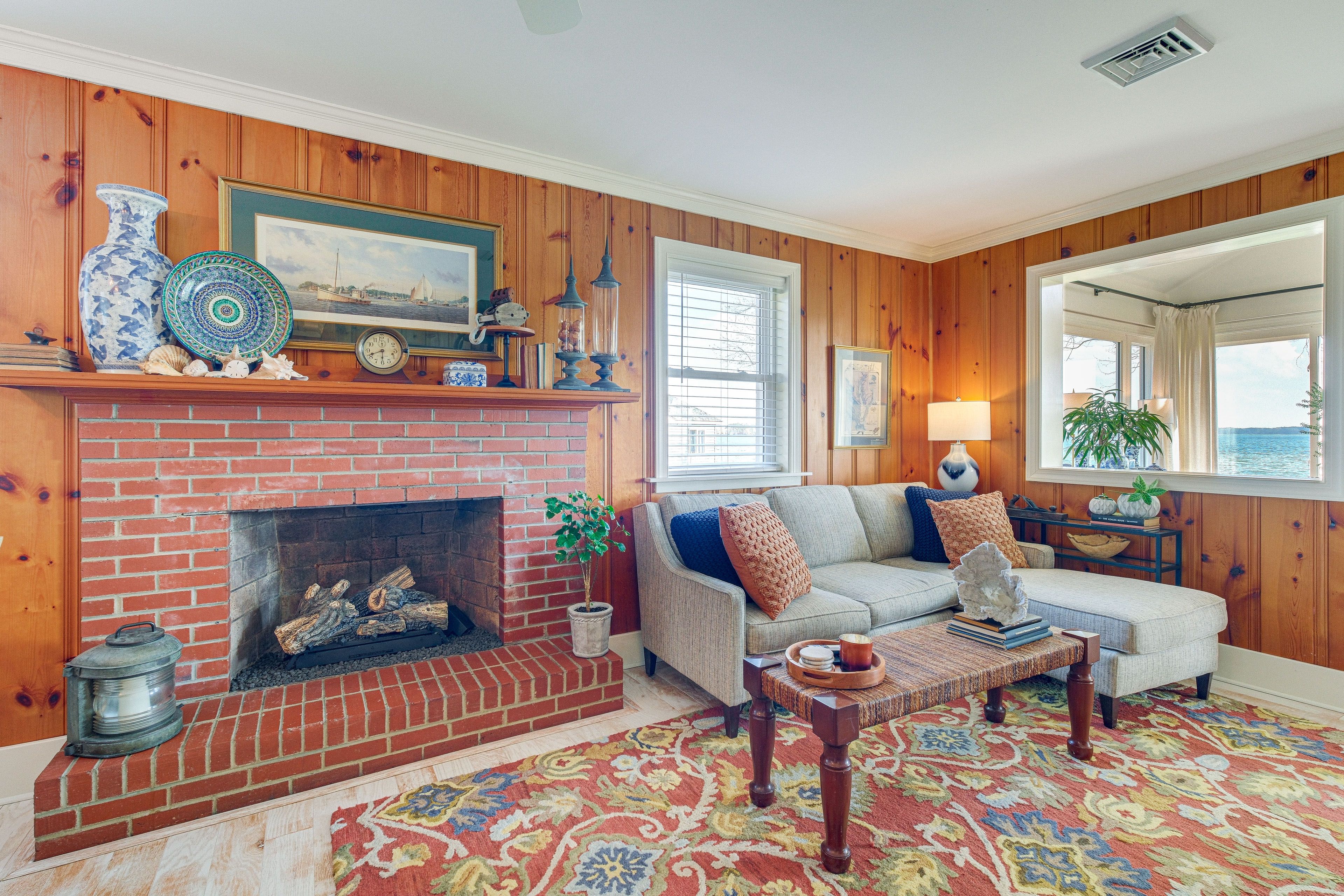 Living Room | Gas Fireplace | Smart TV