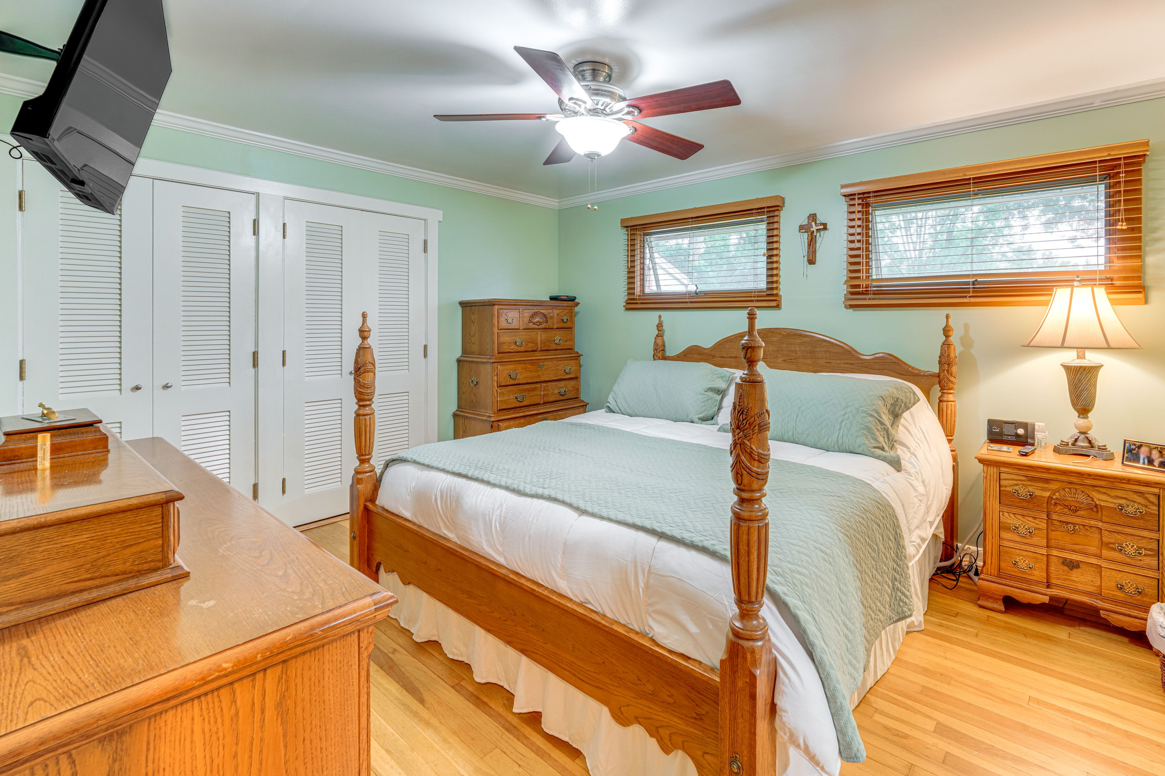 Bedroom 1 | 1st Floor | King Bed | Smart TV