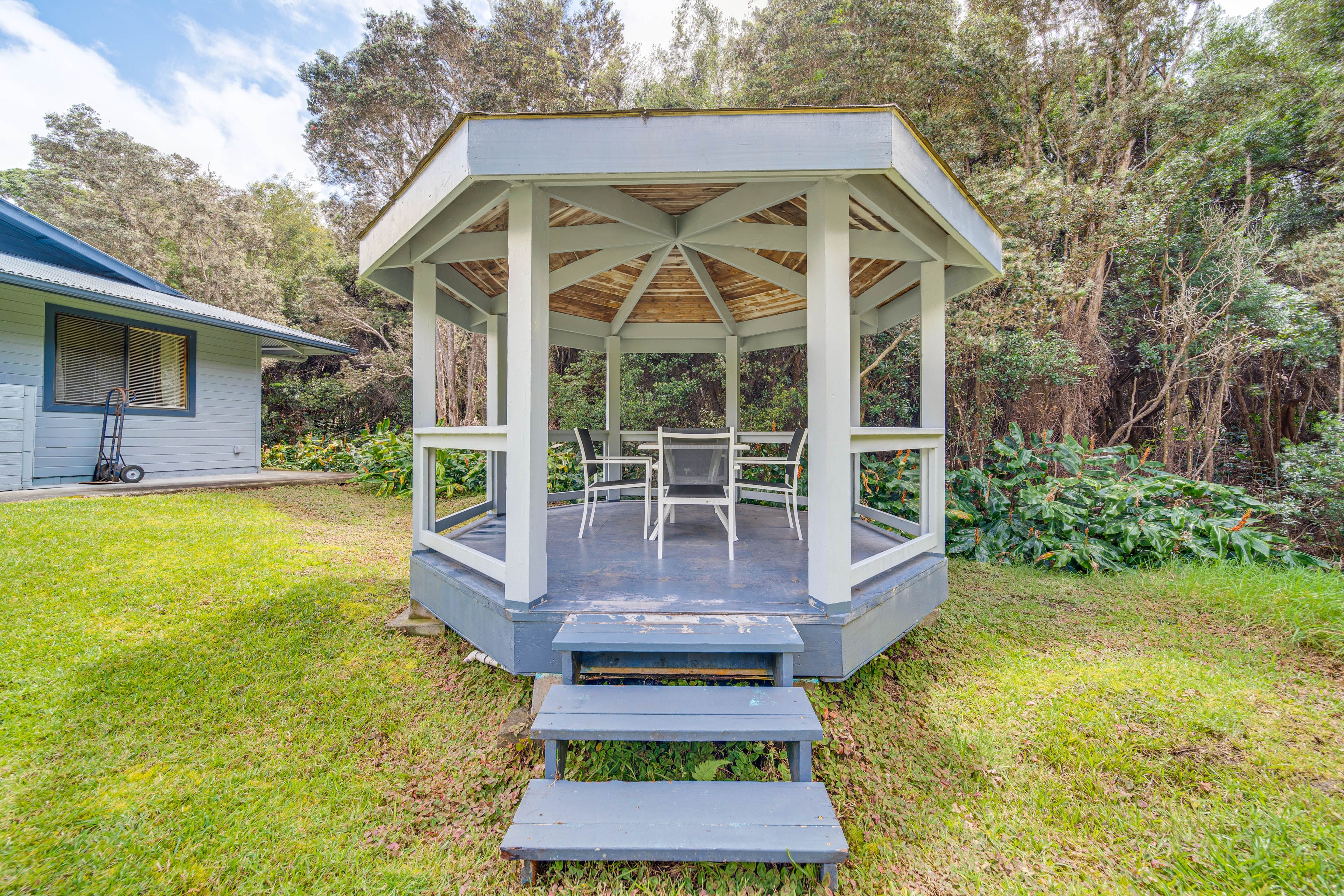Gazebo | Dining Area