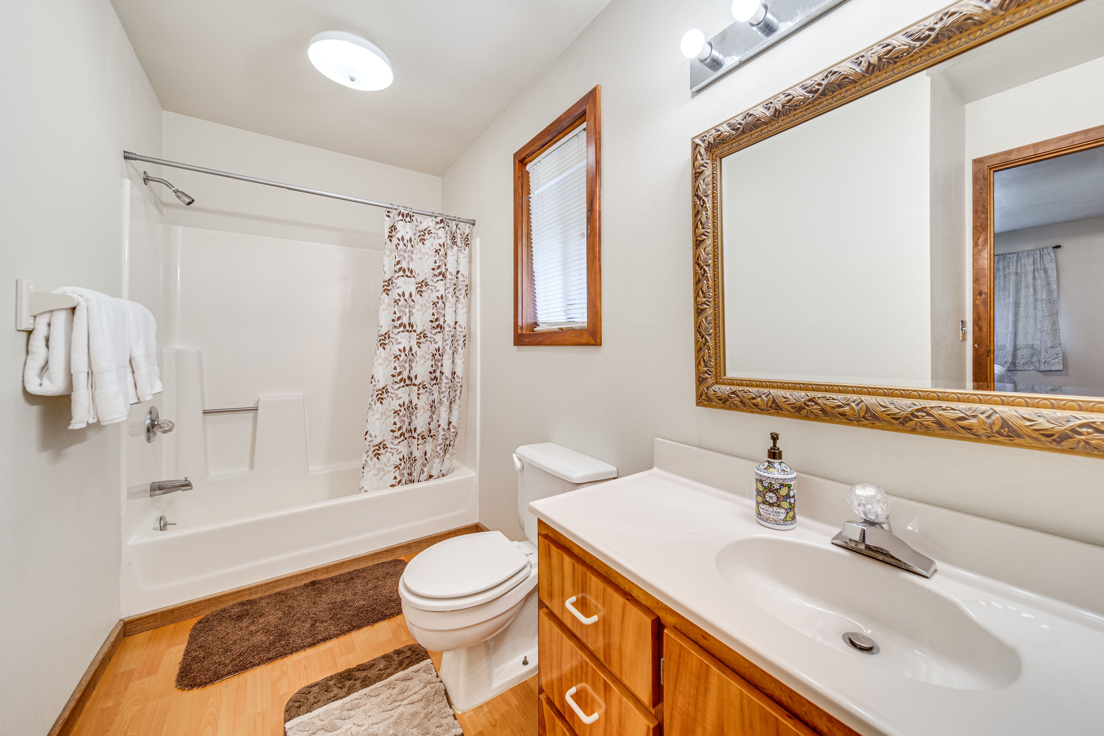 En-Suite Bathroom | Towels Provided