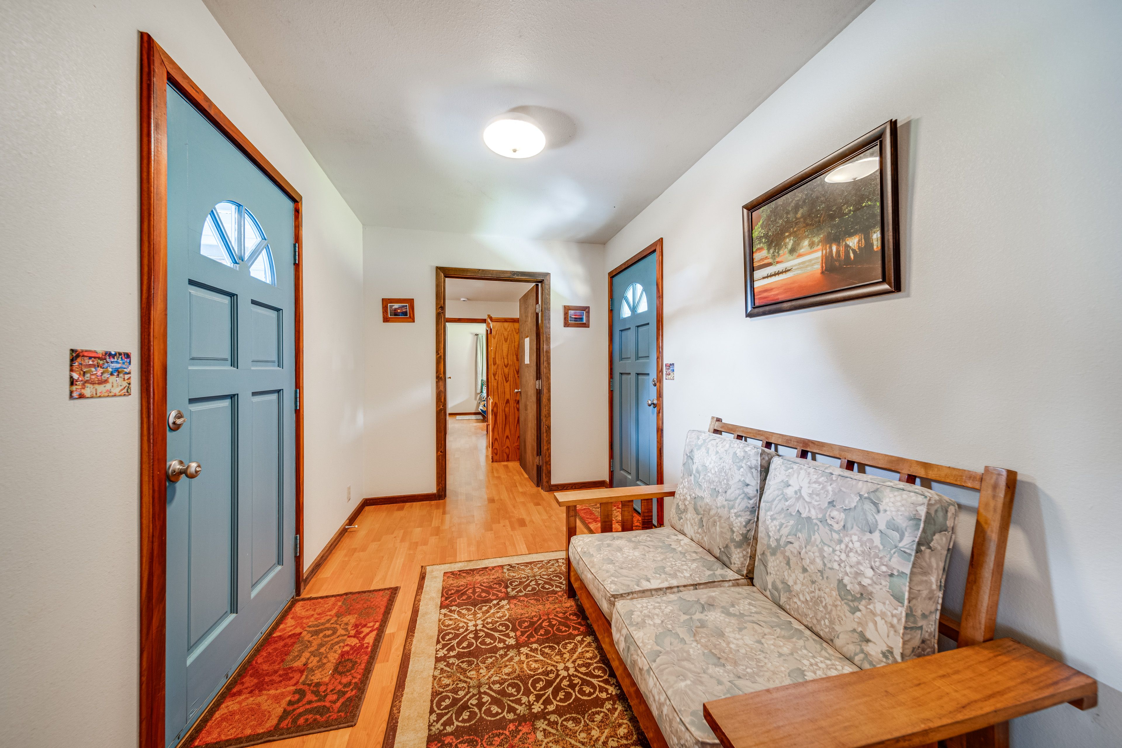Entryway | Seating