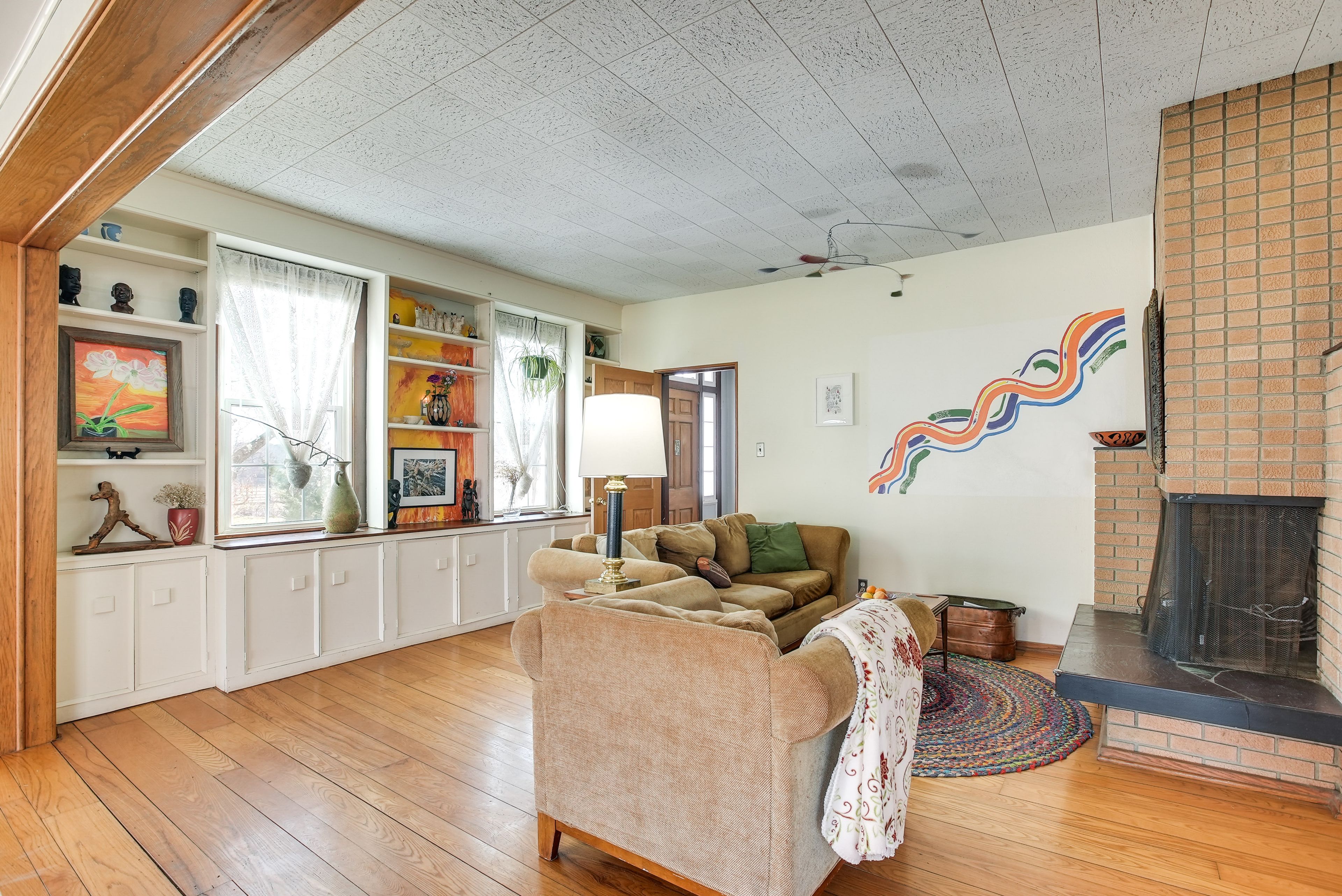 Living Room | 1st Floor | Central Heating & A/C | Free WiFi