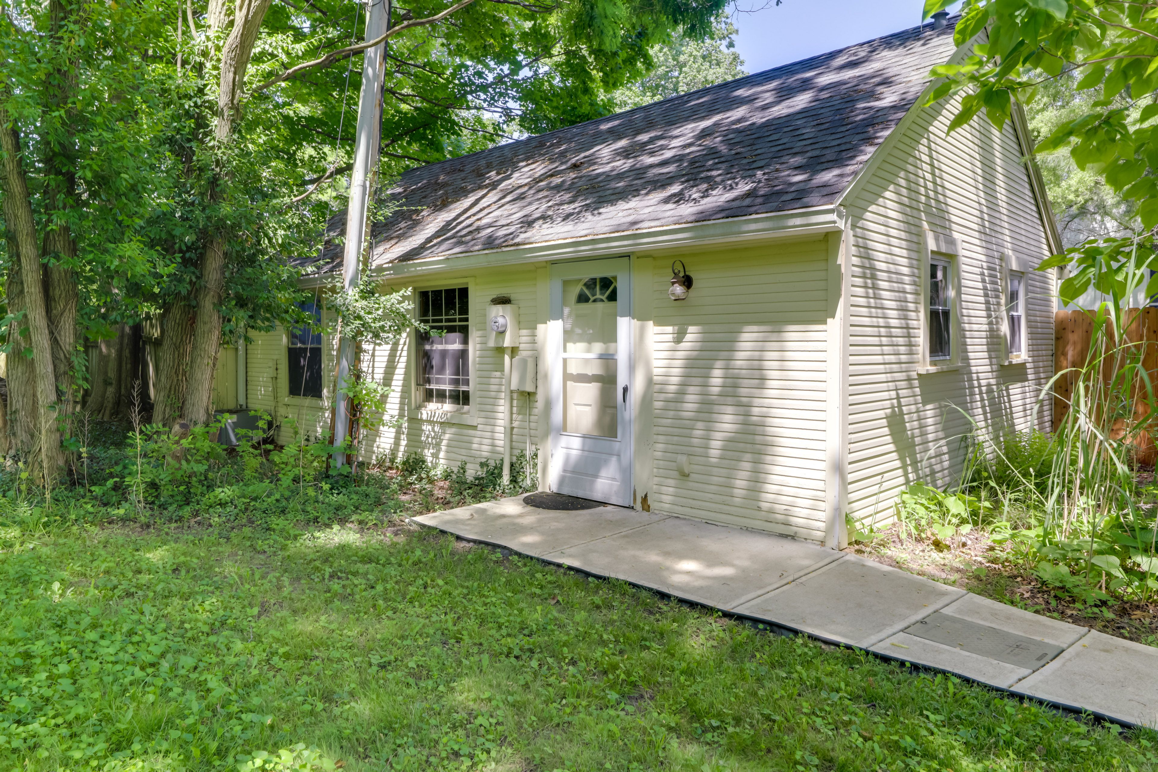 Unit Exterior | Self Check-In | 0.6 Mi to Downtown Yellow Springs