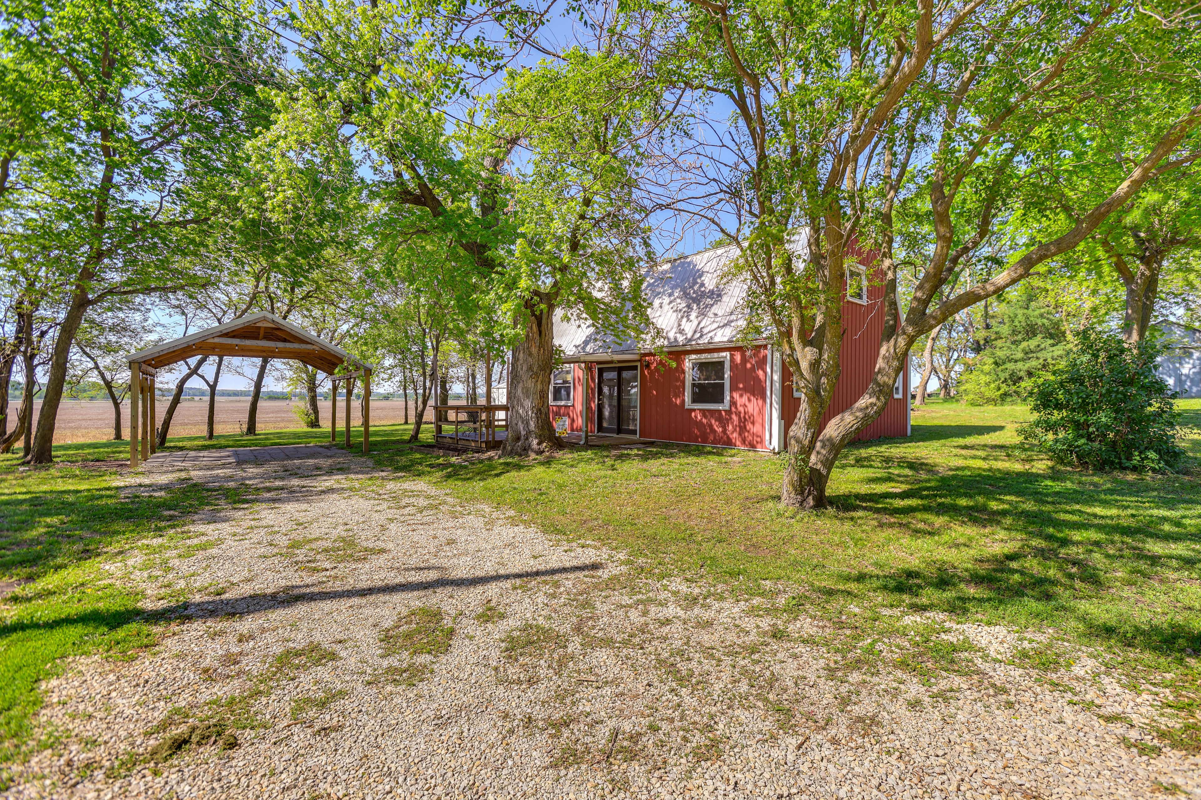 Parking | Carport (2 Vehicles) | Gravel Driveway (2 Vehicles)