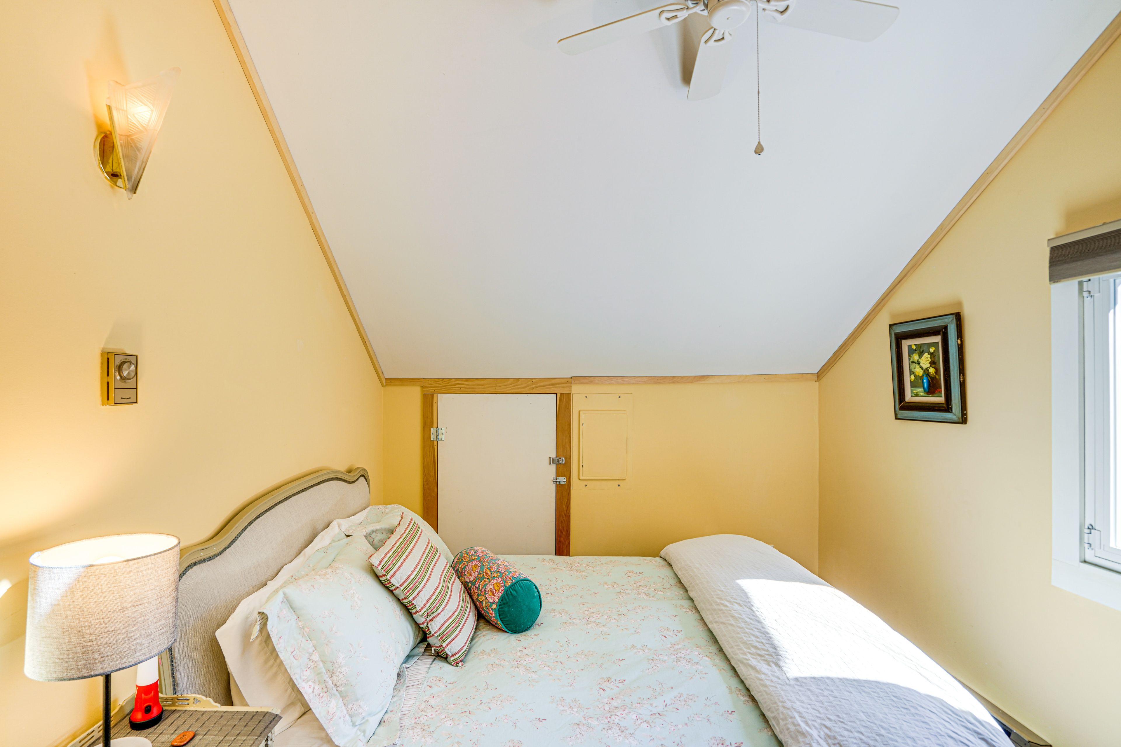 Bedroom | Queen Bed