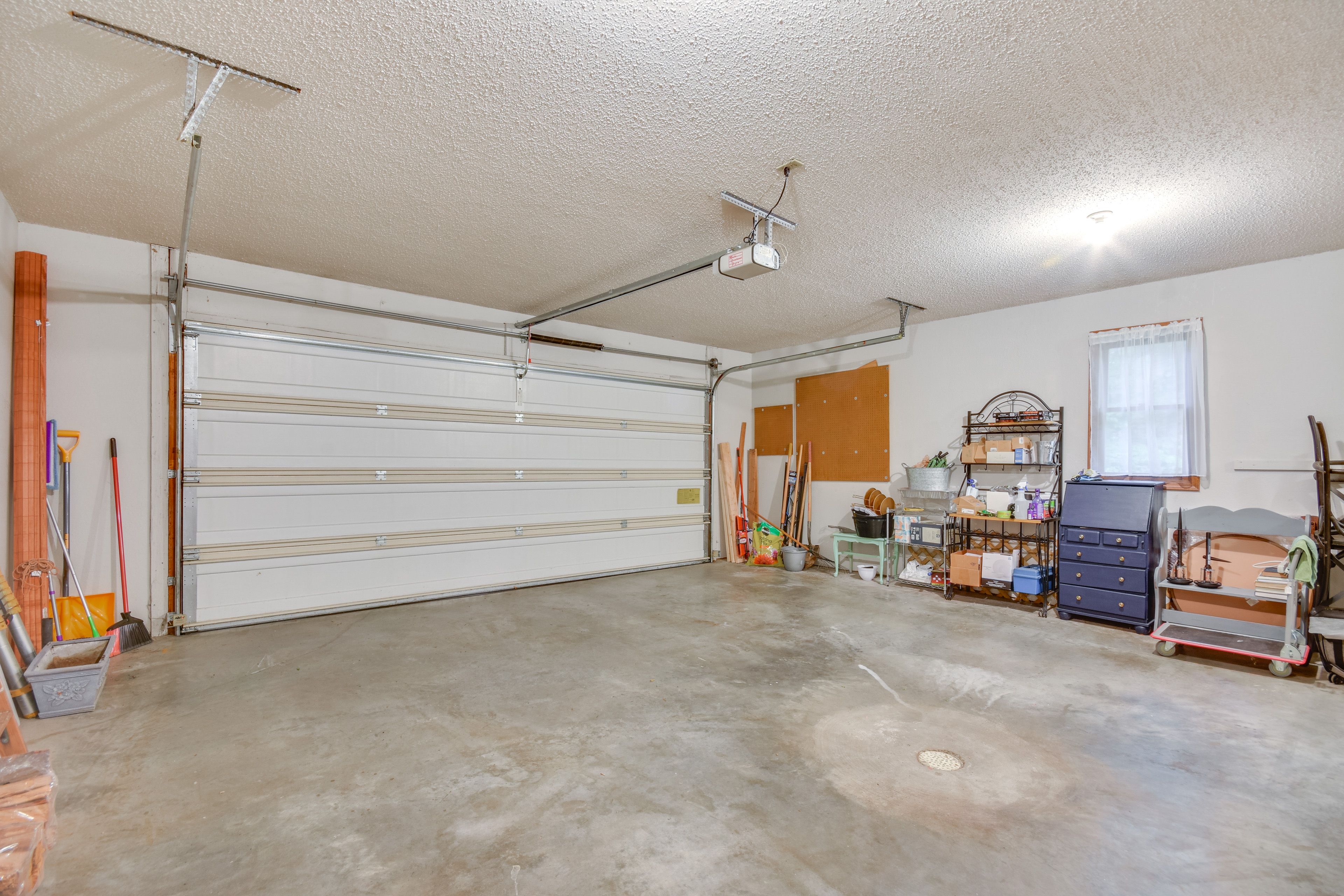 Parking | Driveway (2 Vehicles) | Garage (2 Vehicles) | Free Street Parking