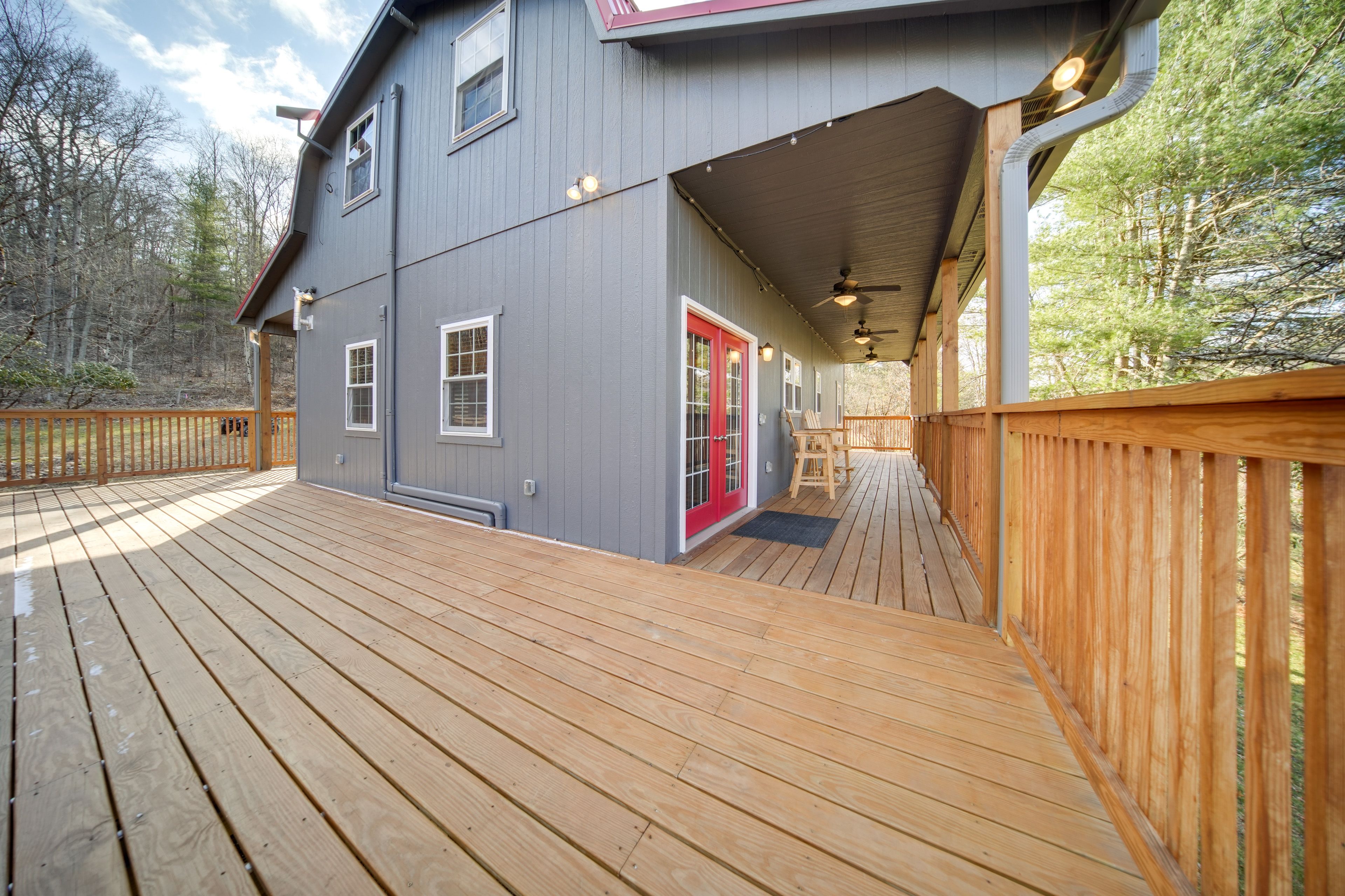 Wraparound Deck | Dining Area | Mountain View