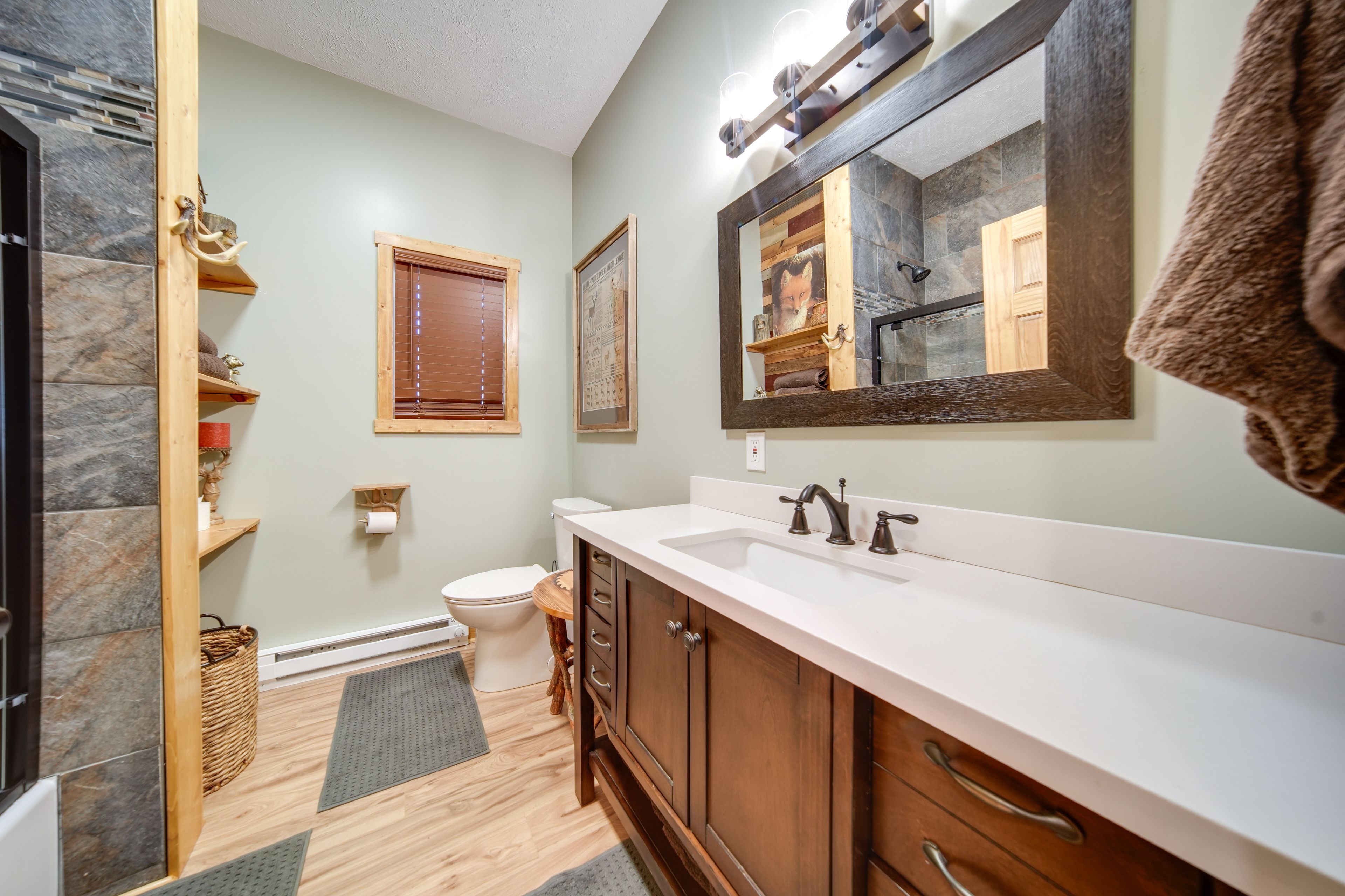 Full Bathroom | Main Level | Towels Provided