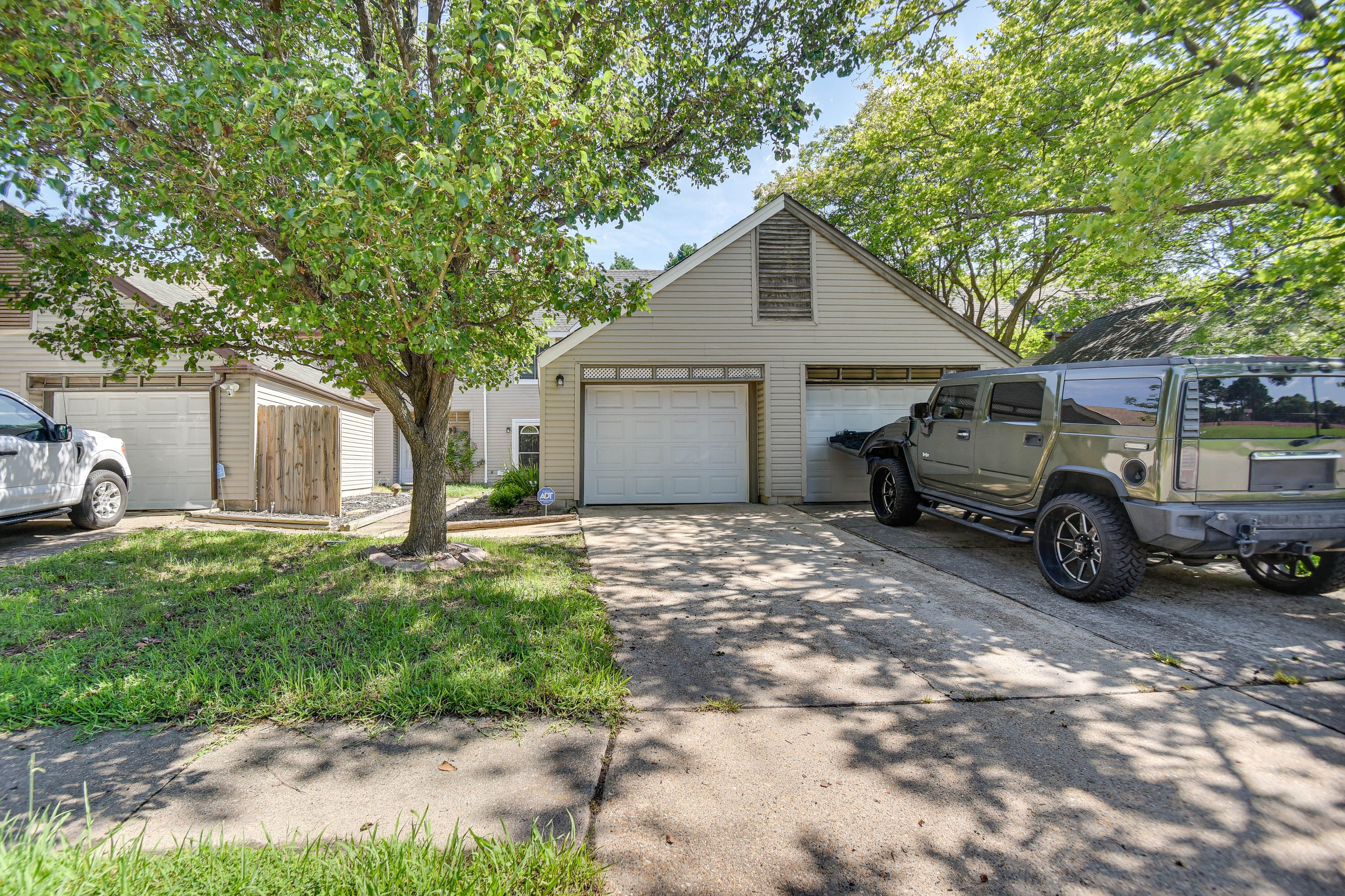 Parking | Driveway (1 Vehicle) | Free Street Parking