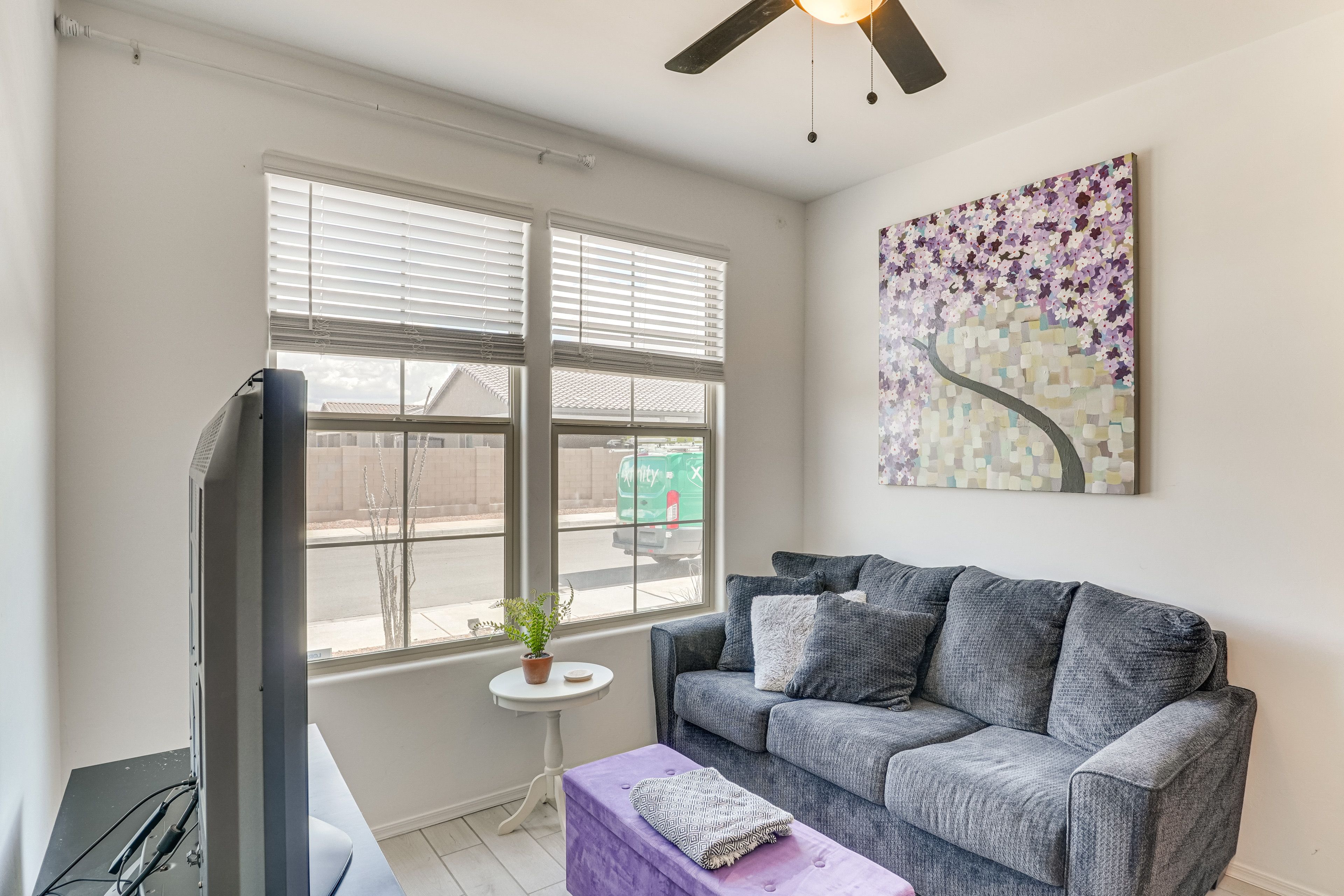 Den | Flat-Screen TV | Central A/C & Heating
