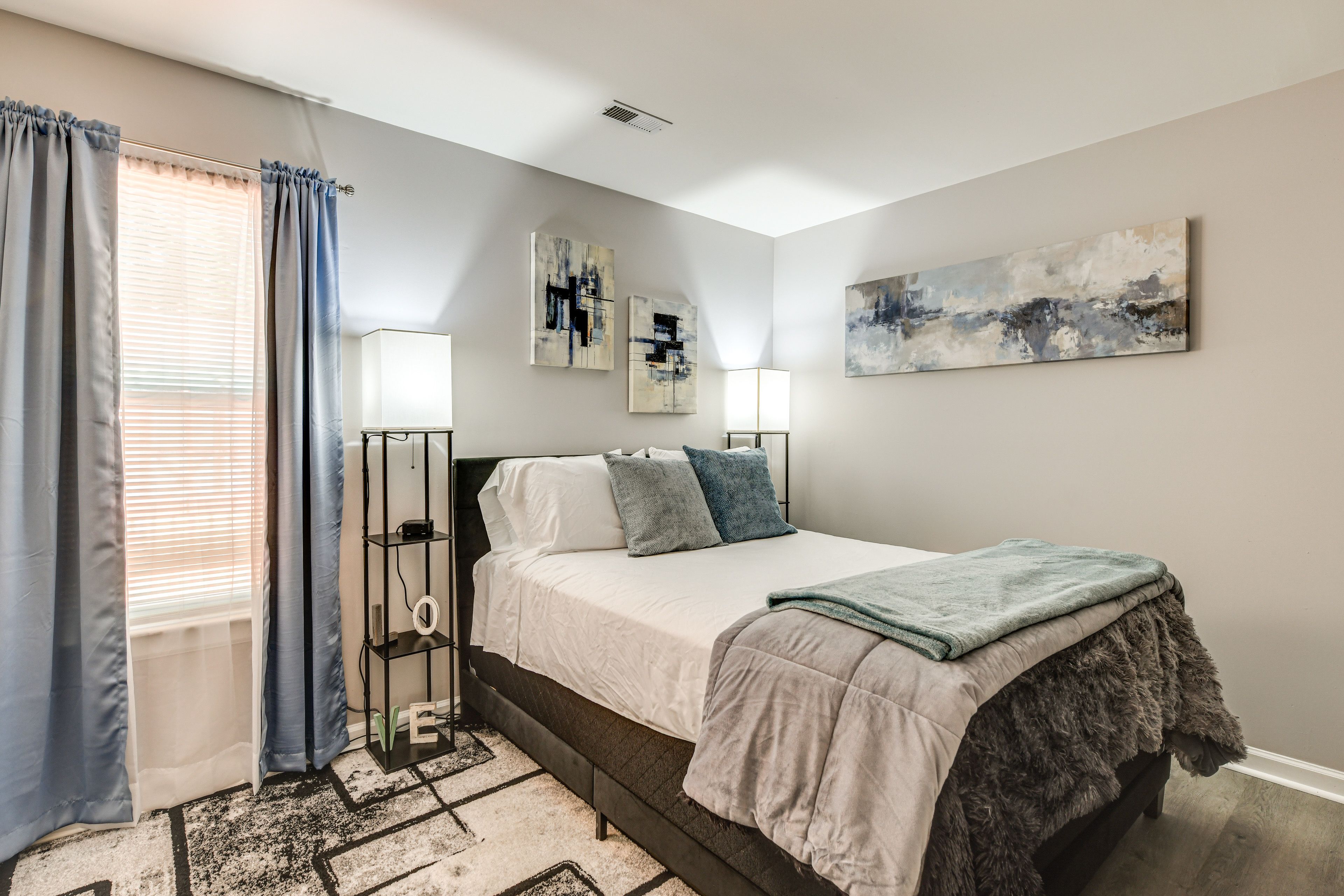 Bedroom 2 | Queen Bed