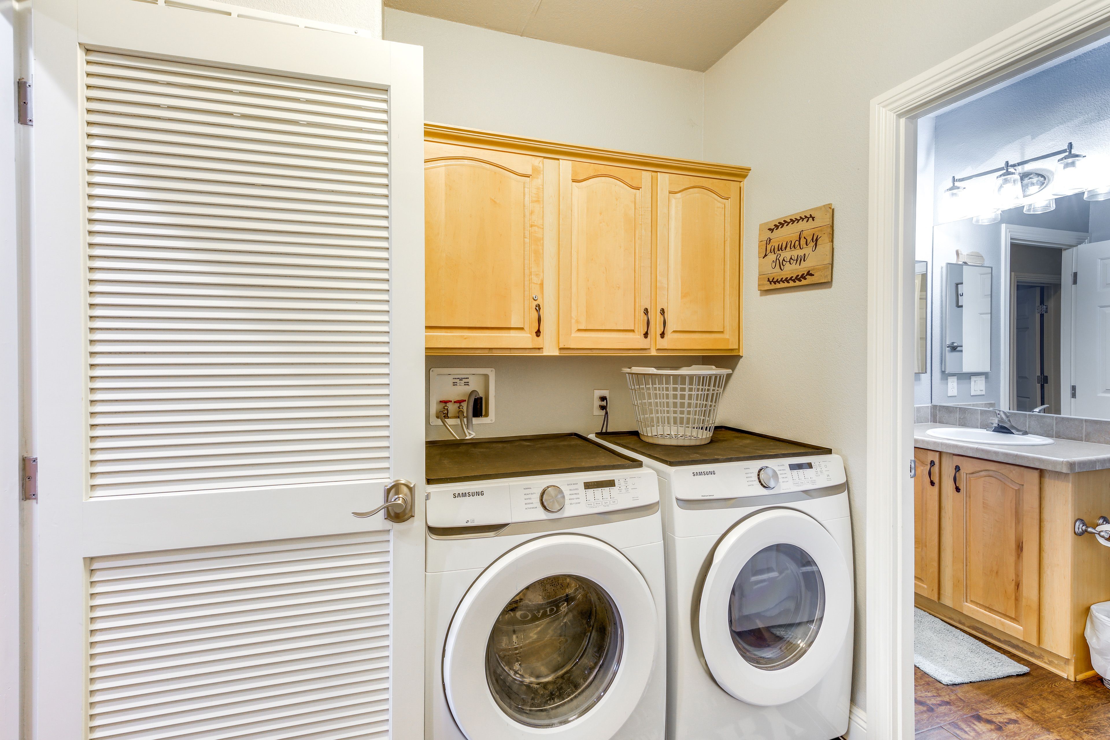 Laundry Room | Washer & Dryer
