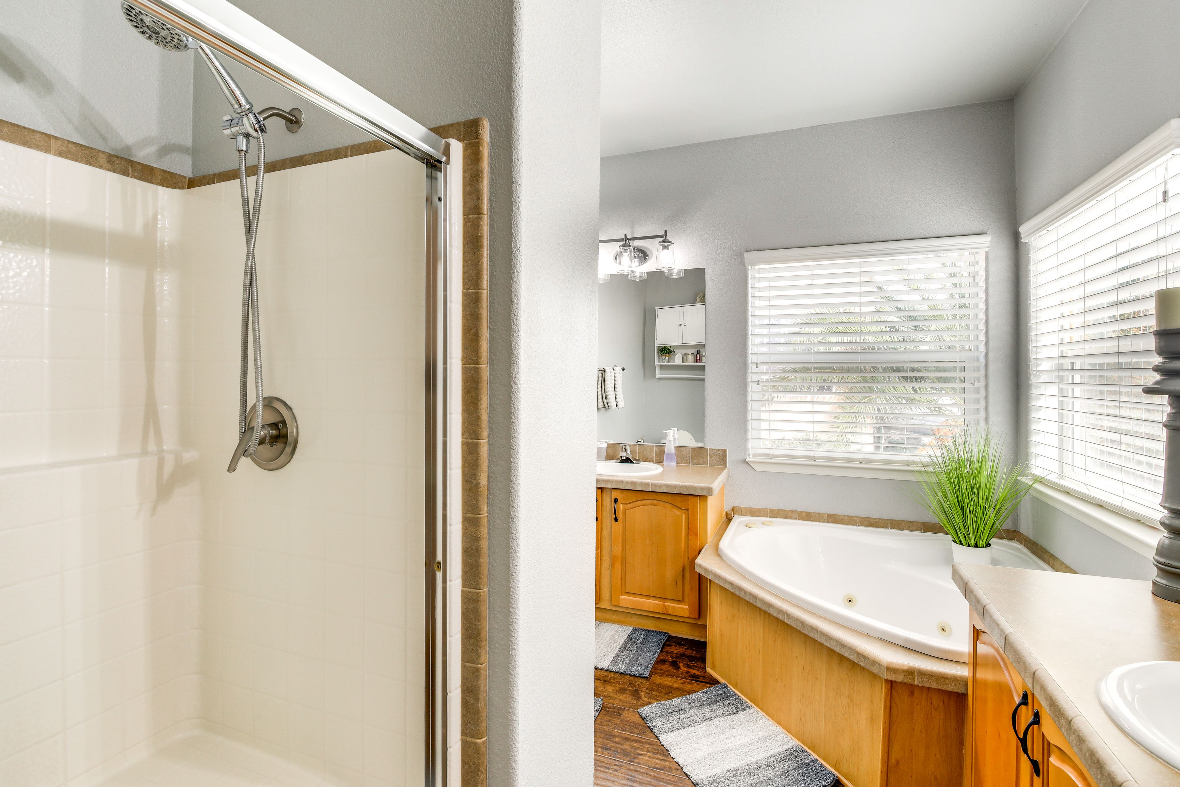 Full Bathroom | Towels Provided
