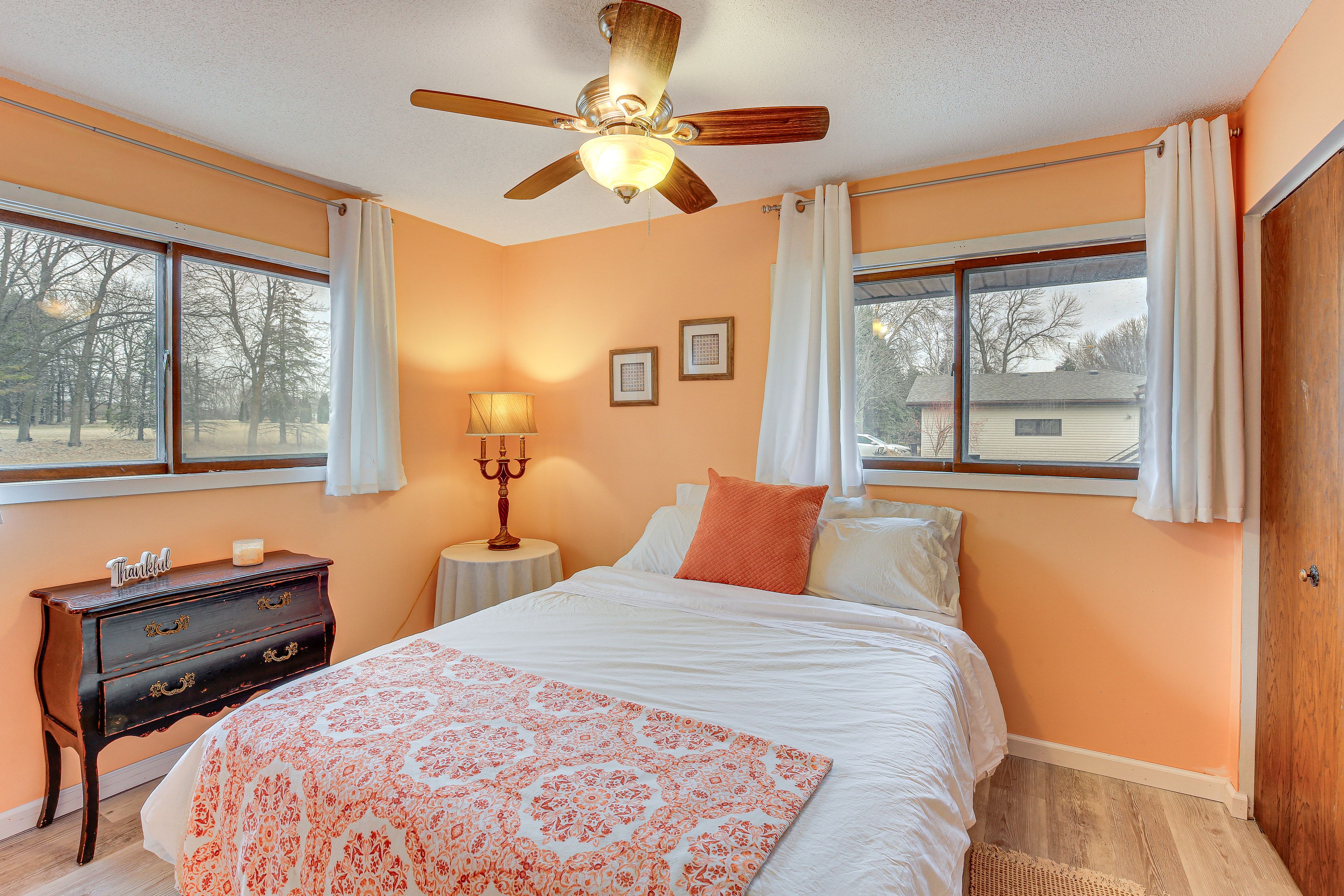 Bedroom 4 | Queen Bed | 1st Floor