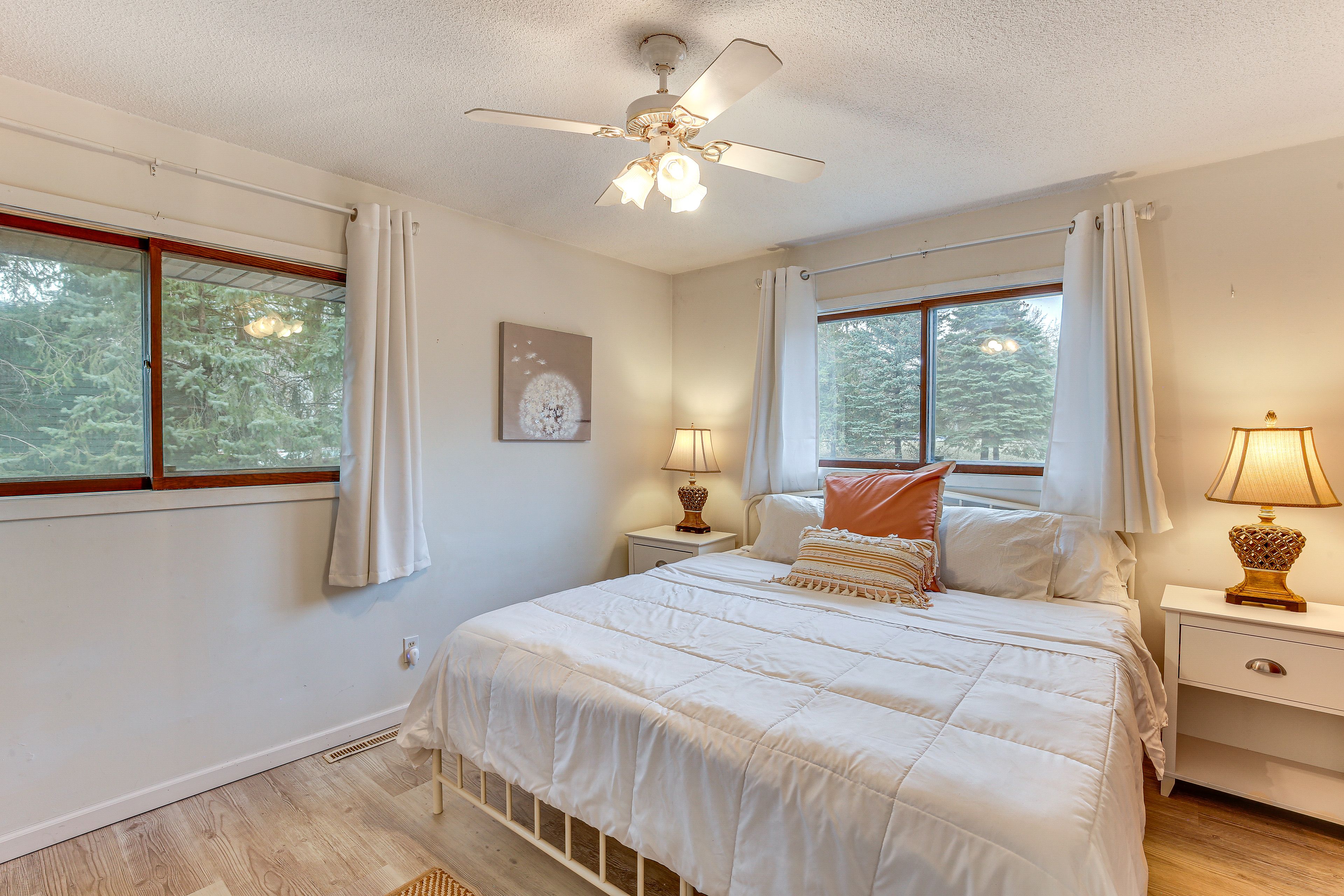 Bedroom 2 | King Bed | 1st Floor
