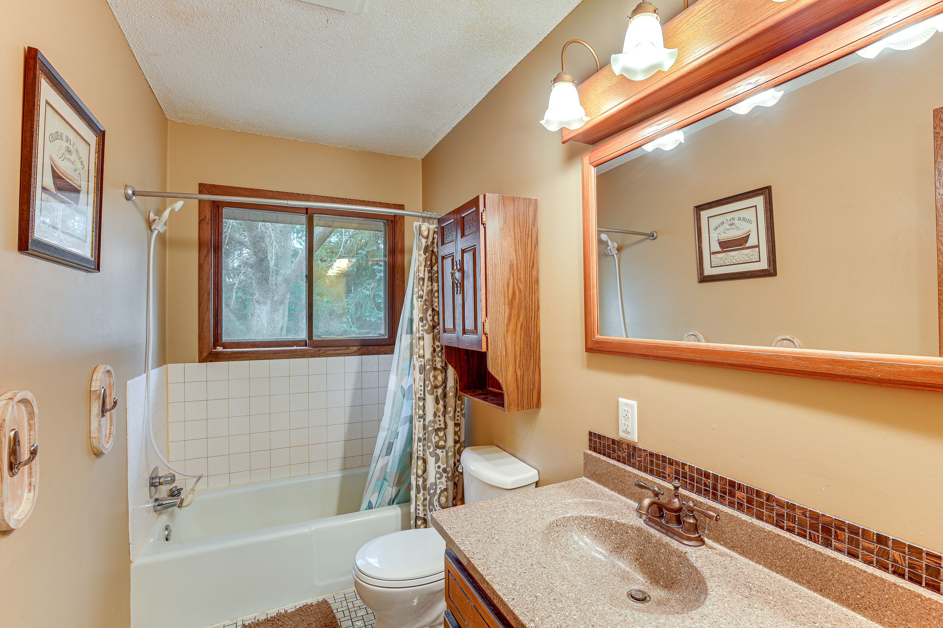 Full Bathroom | 1st Floor