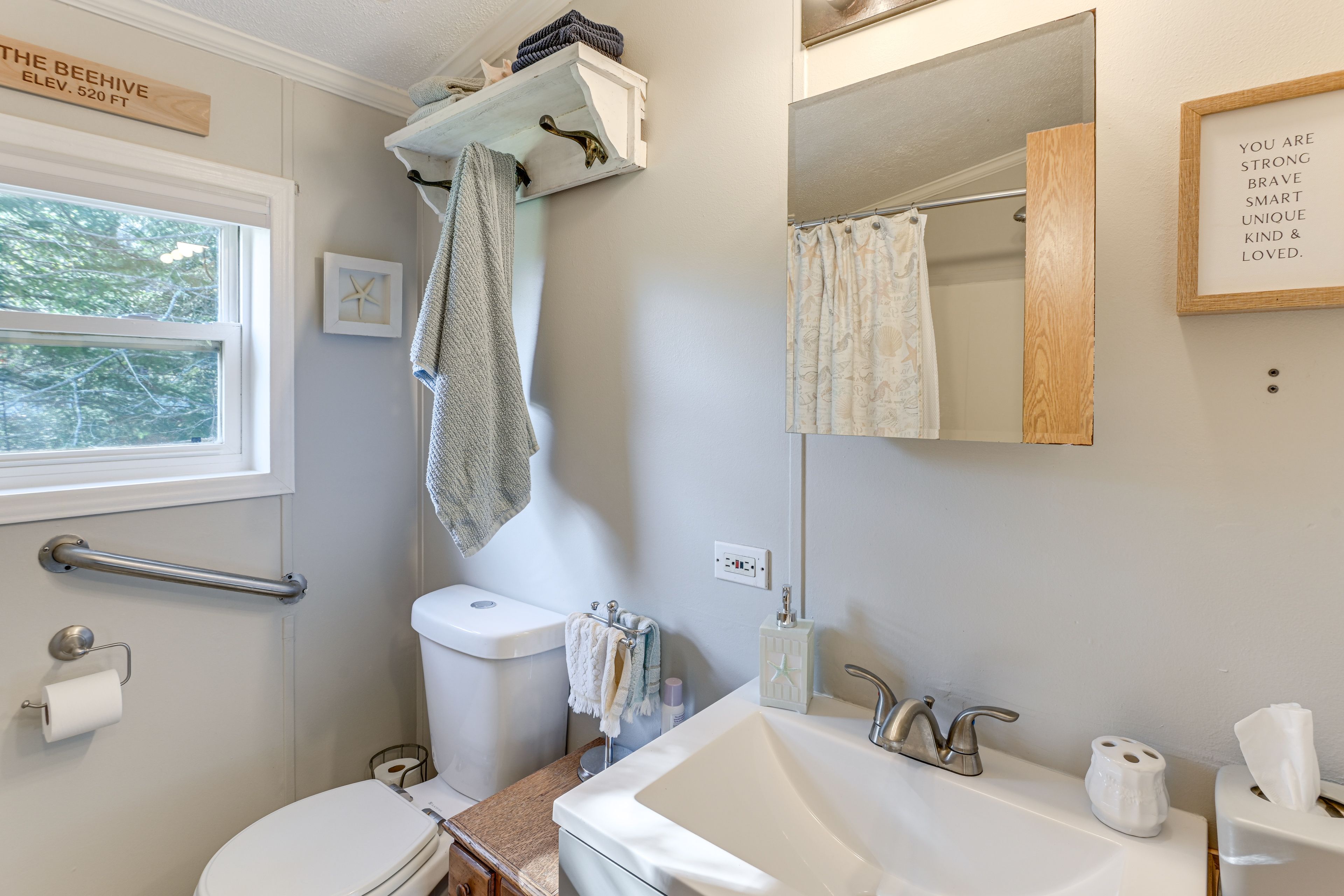 Full Bathroom | Towels Provided | Grab Rail