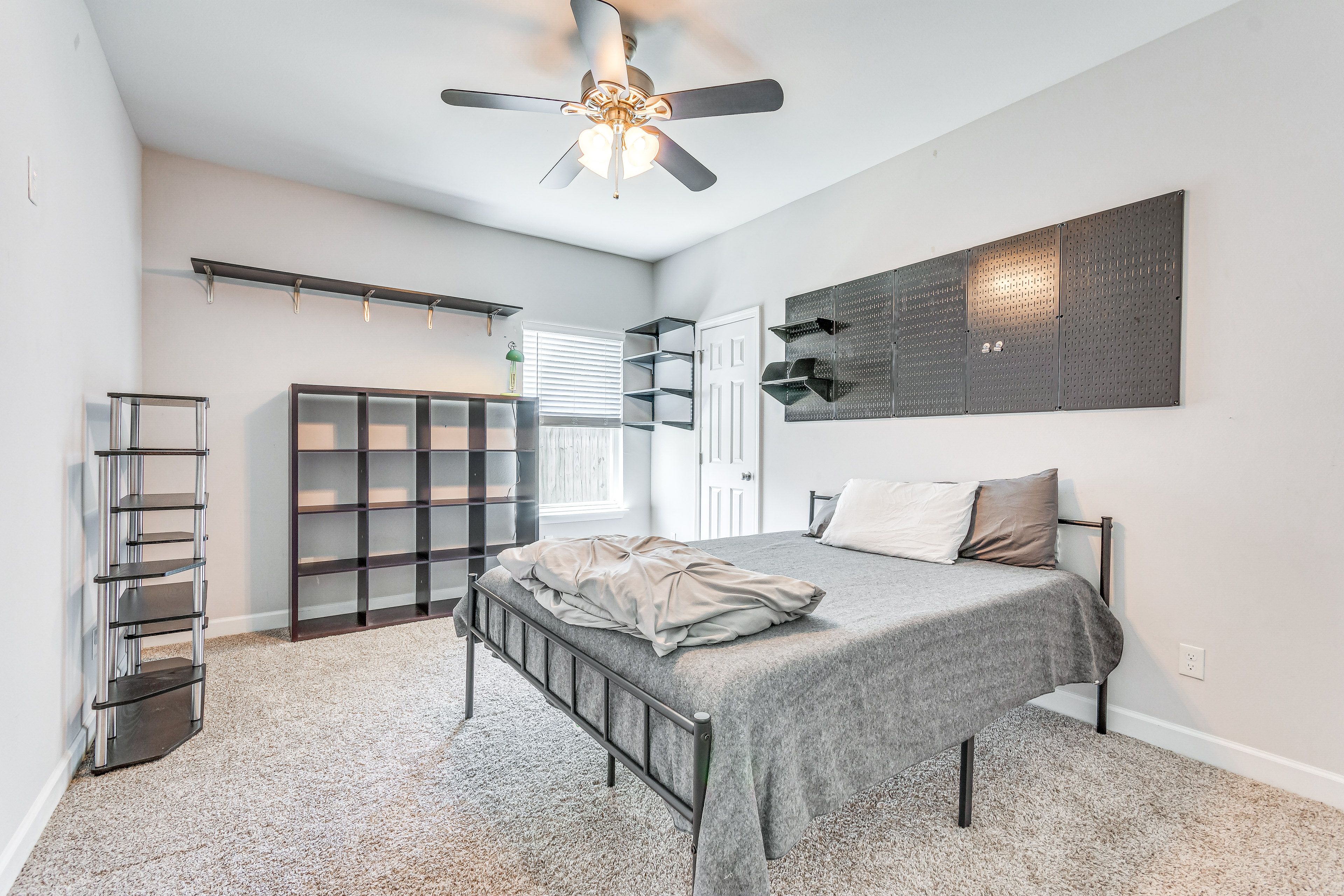 Bedroom 3 | Queen Bed