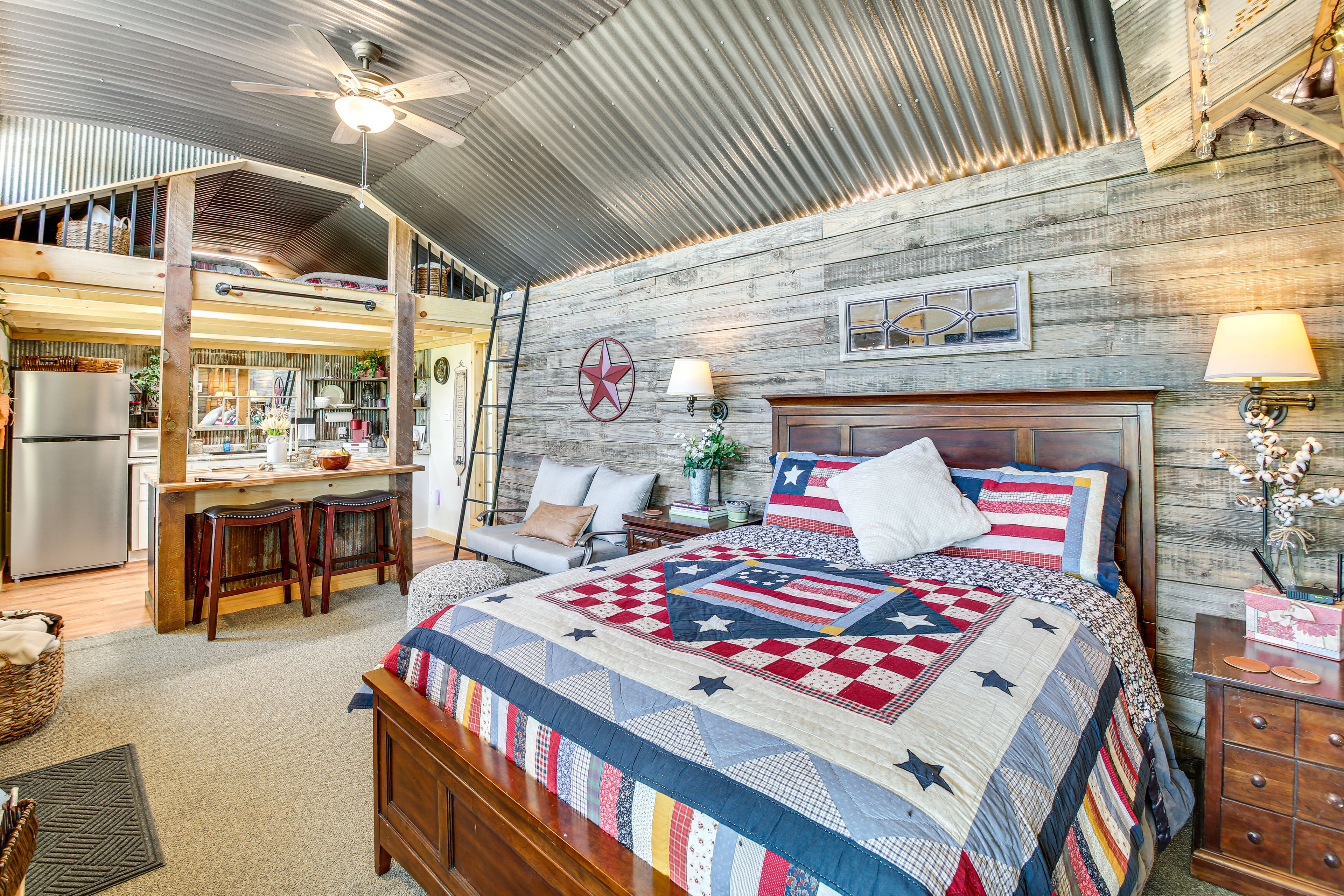 Studio | Queen Bed | 1st Floor