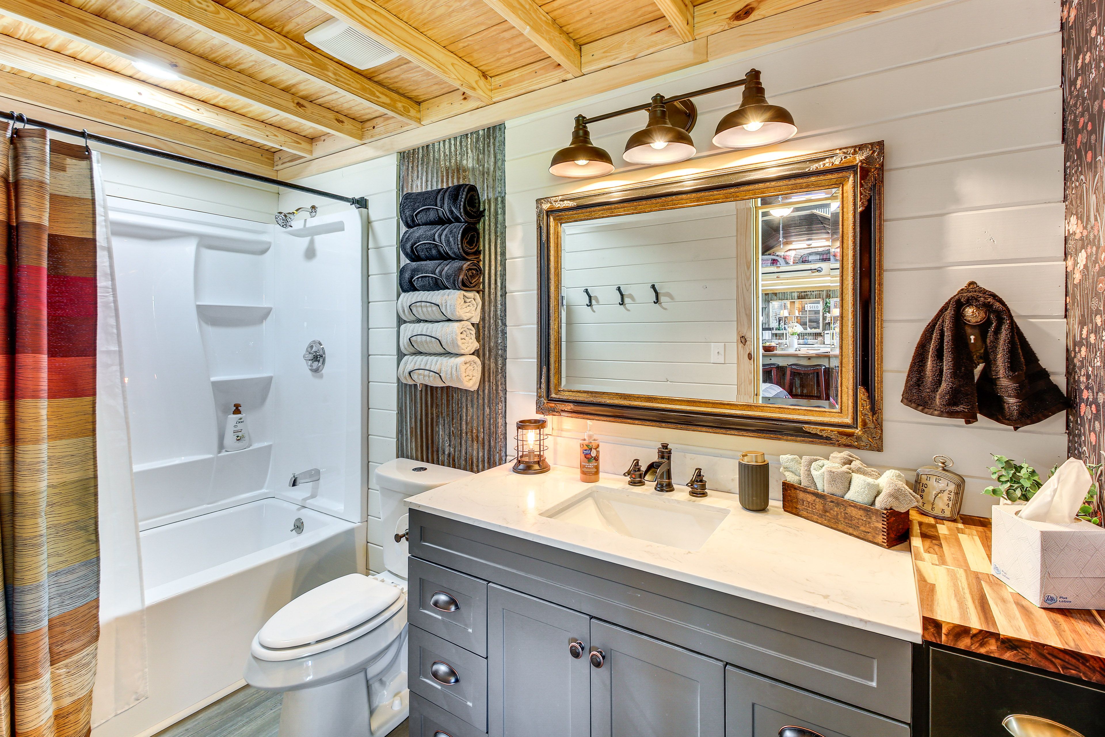 Full Bathroom | 1st Floor