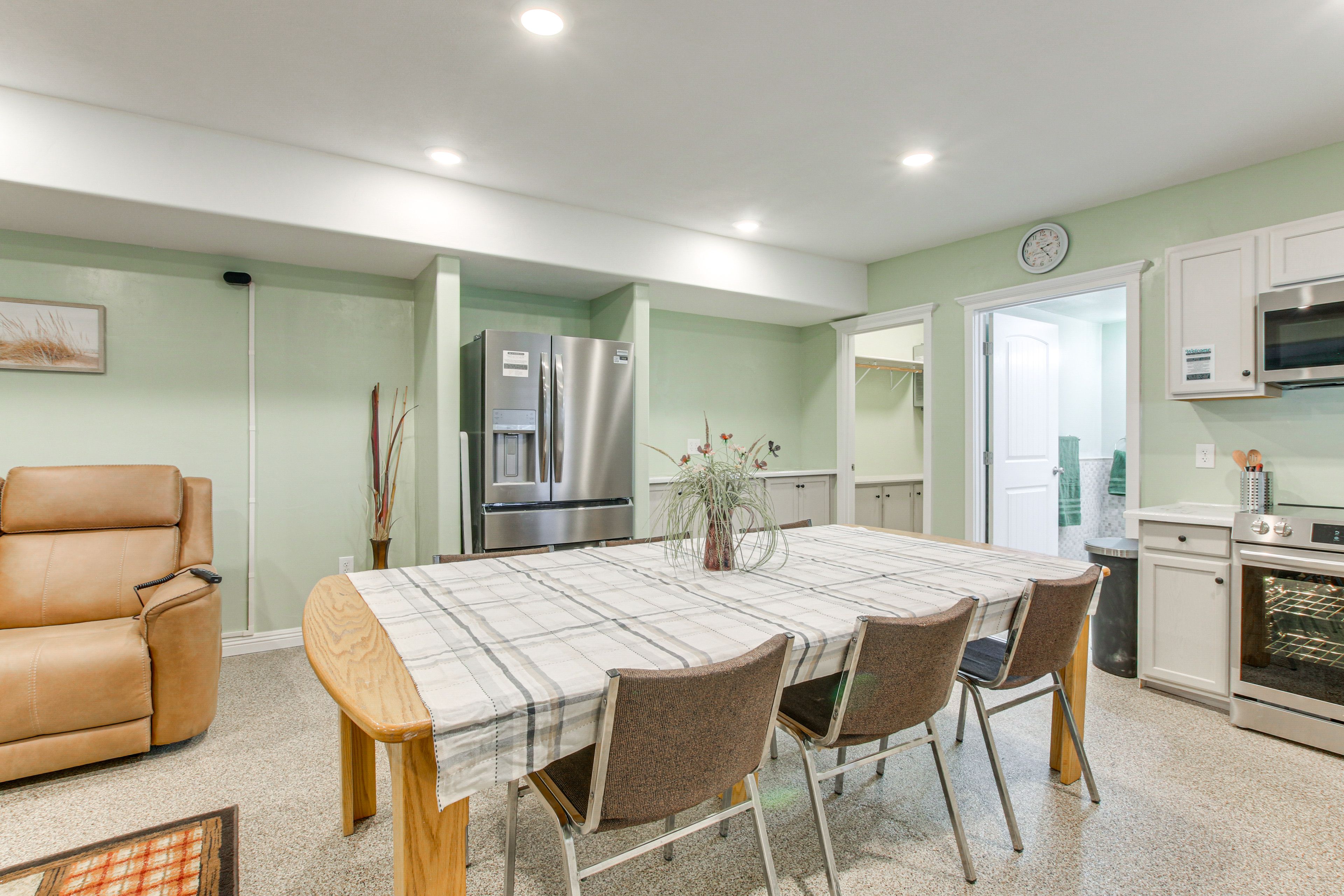 Dining Area | Dishware/Flatware Provided
