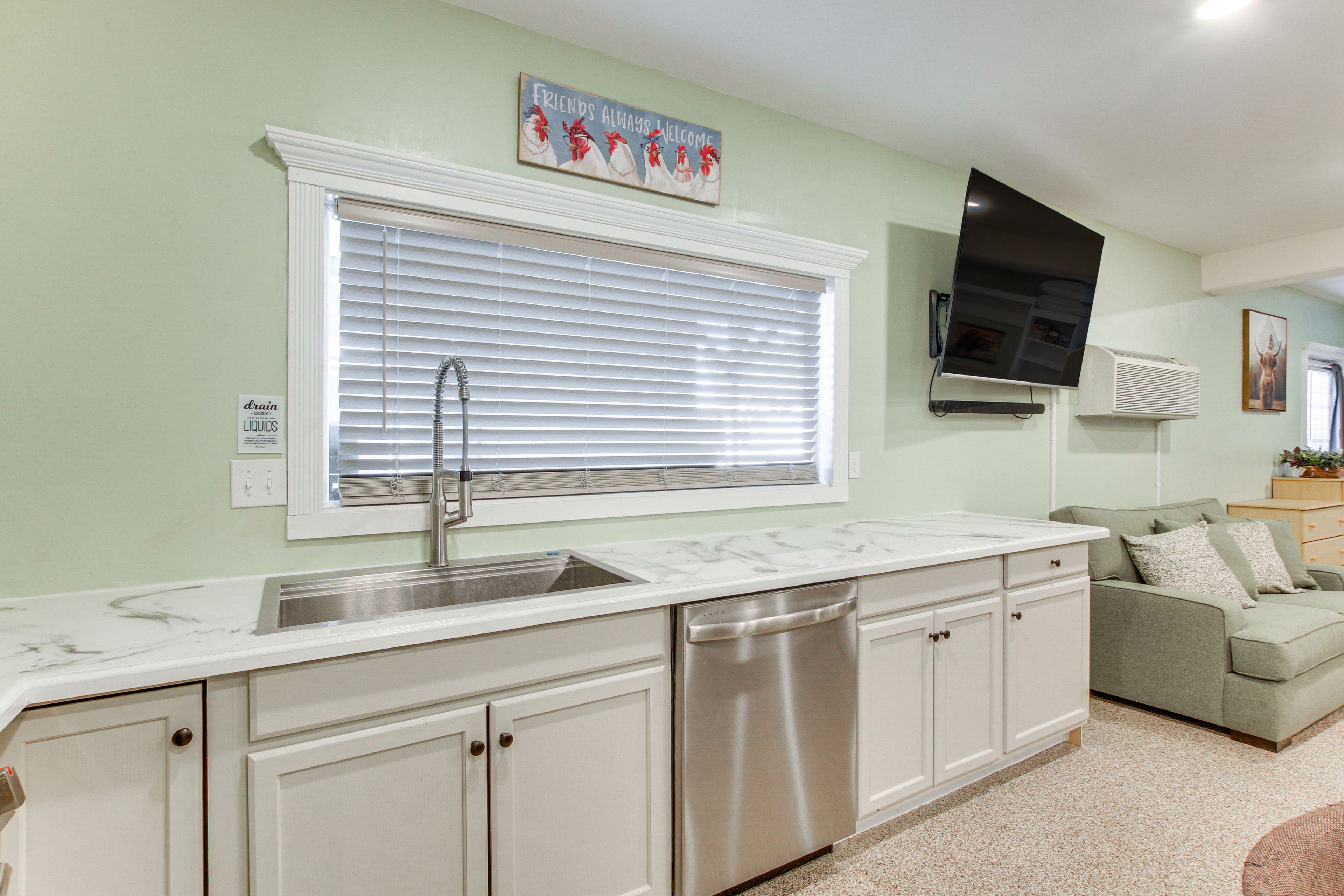 Kitchen | Stove/Oven | Microwave | Refrigerator